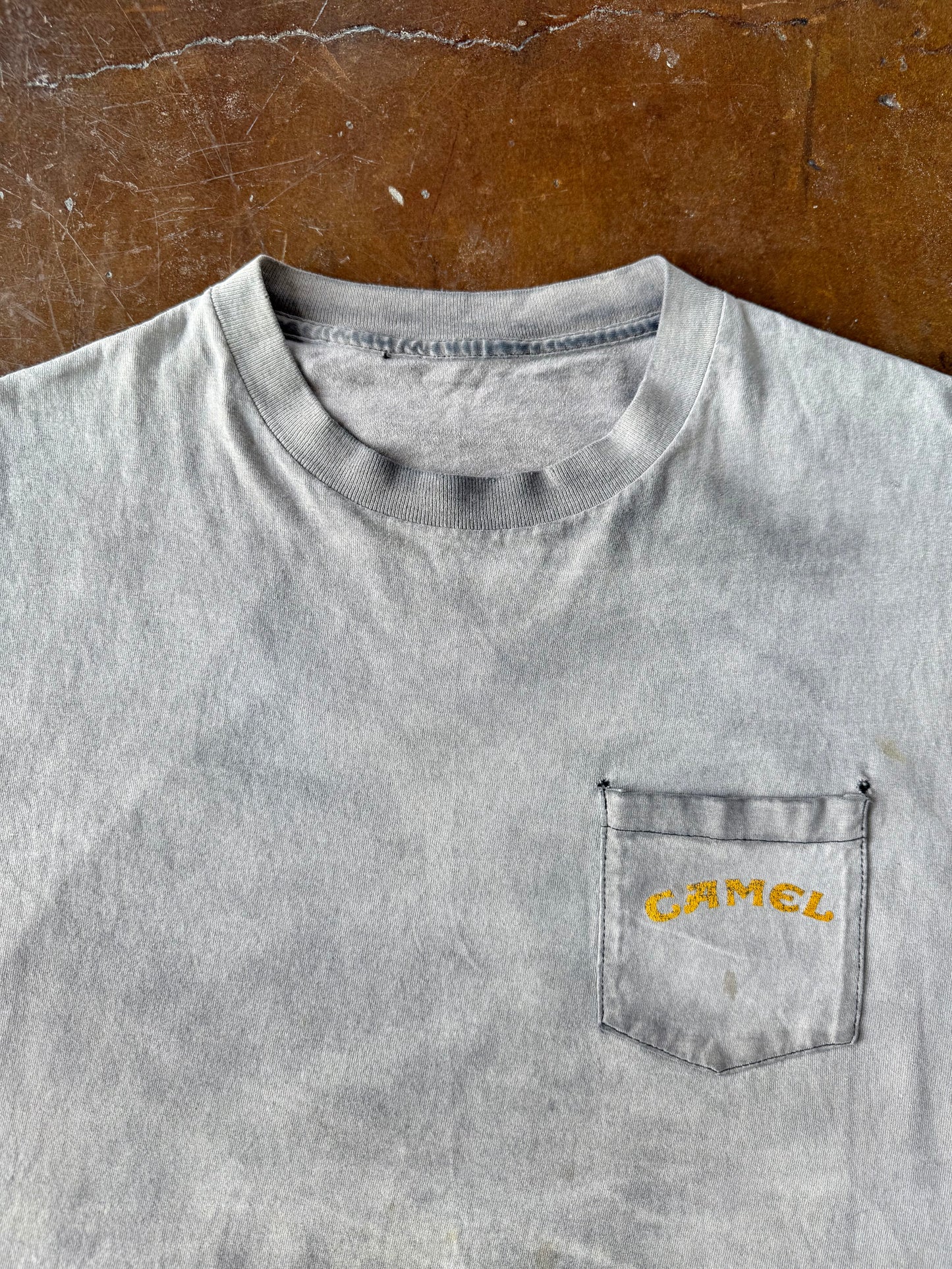 90s deep faded Camel biker "born to be smooth" pocket cut-off shirt (XL)