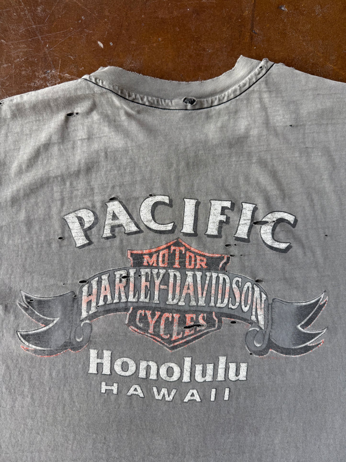 90s faded & lightly distressed Harley Davidson "red bike" cut-off shirt (XL)
