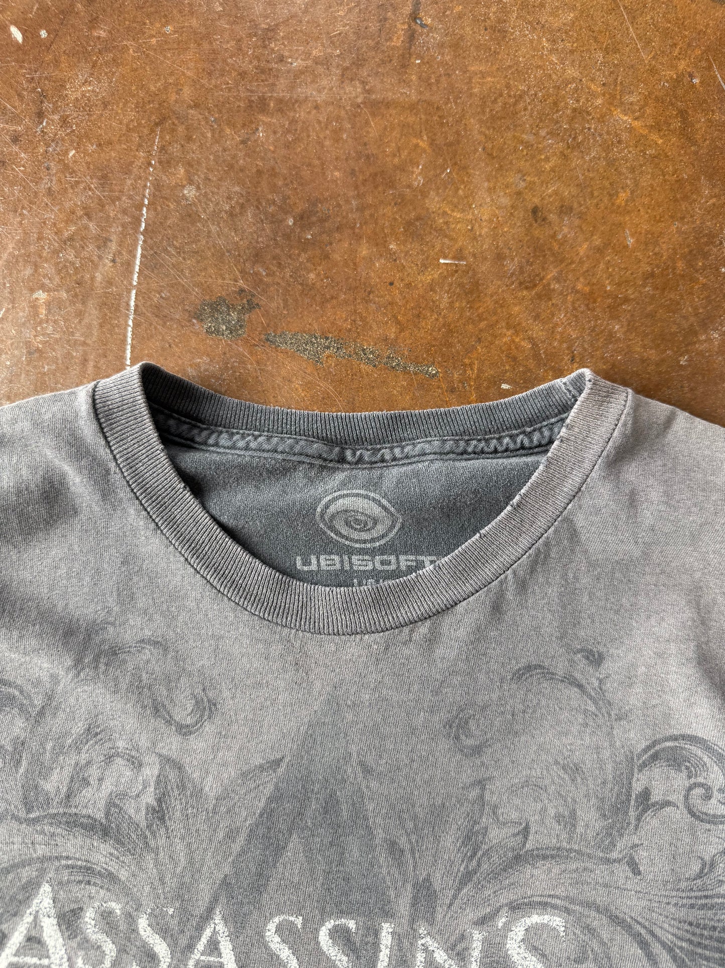 2000s faded Assassin's Creed "brotherhood" video game shirt (LARGE)