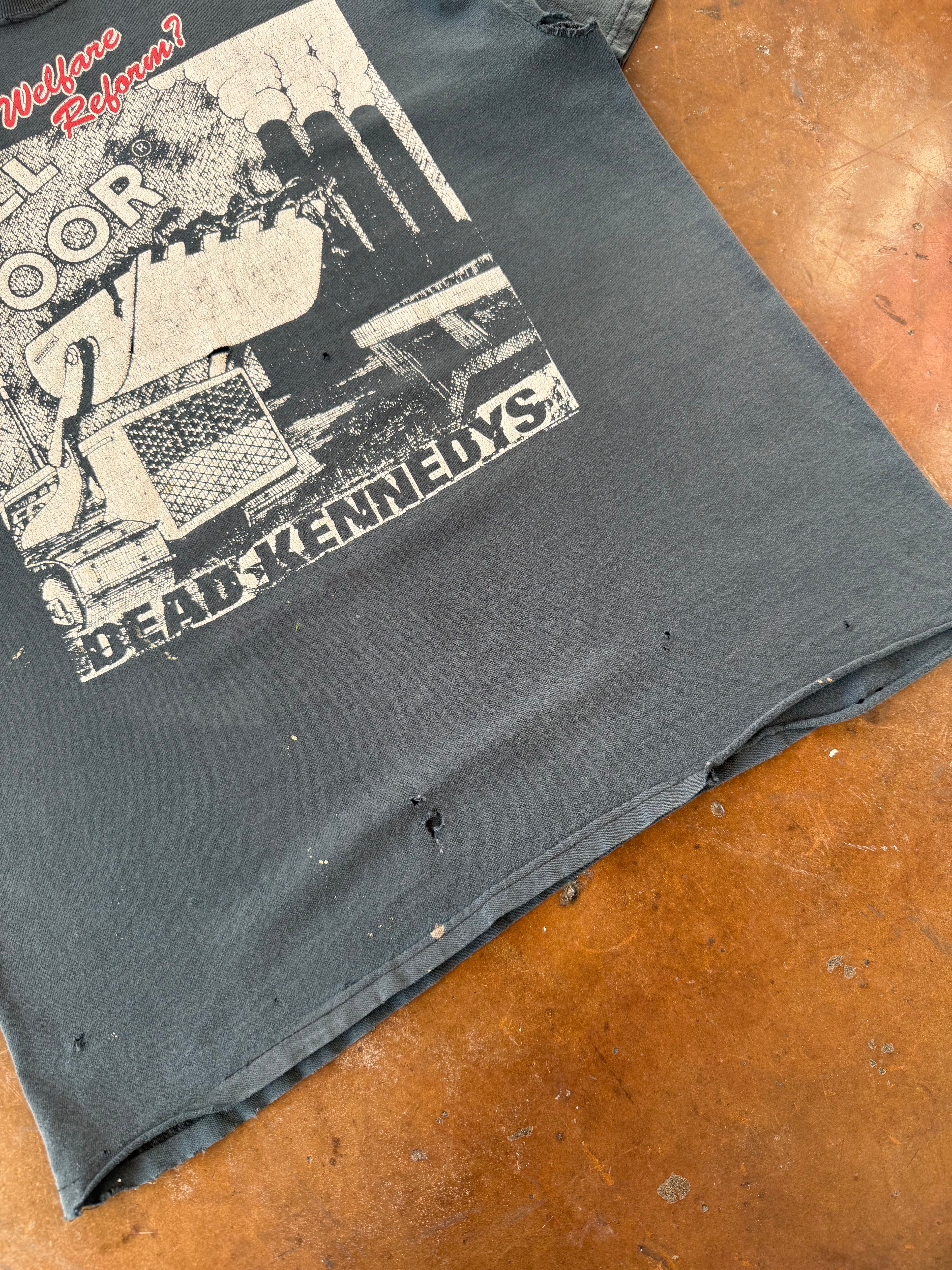 90s distressed Dead Kennedys "welfare reform" band shirt (XL)