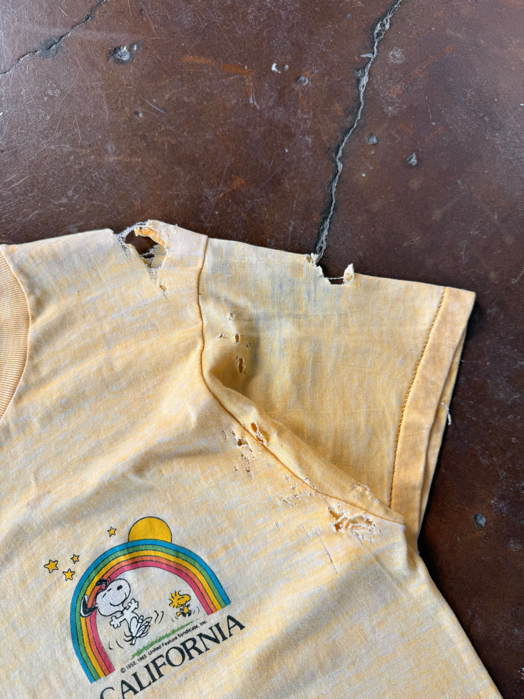 1965 Peanuts Snoopy "california" shirt (LARGE)