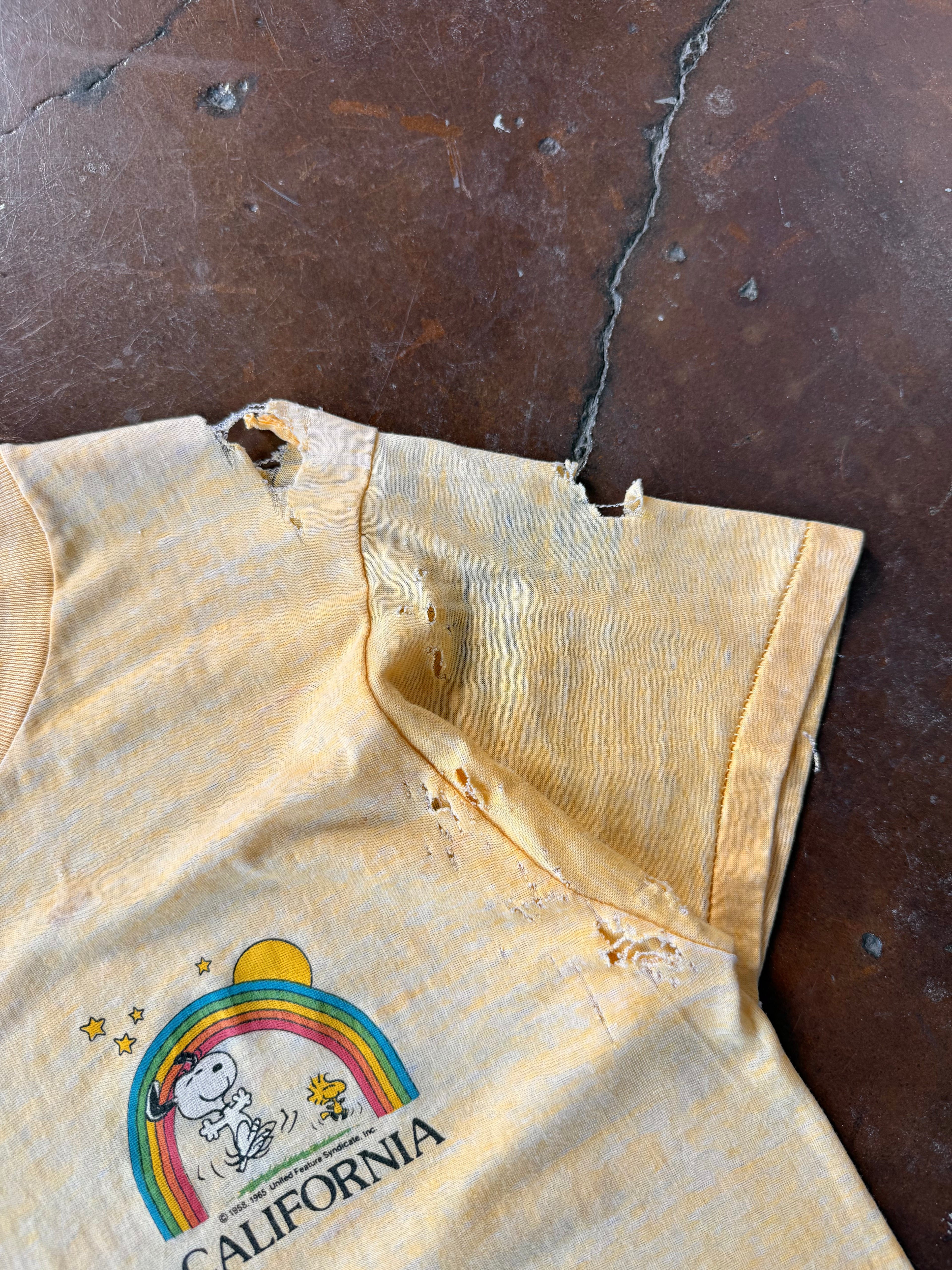 1965 Peanuts Snoopy "california" shirt (LARGE)