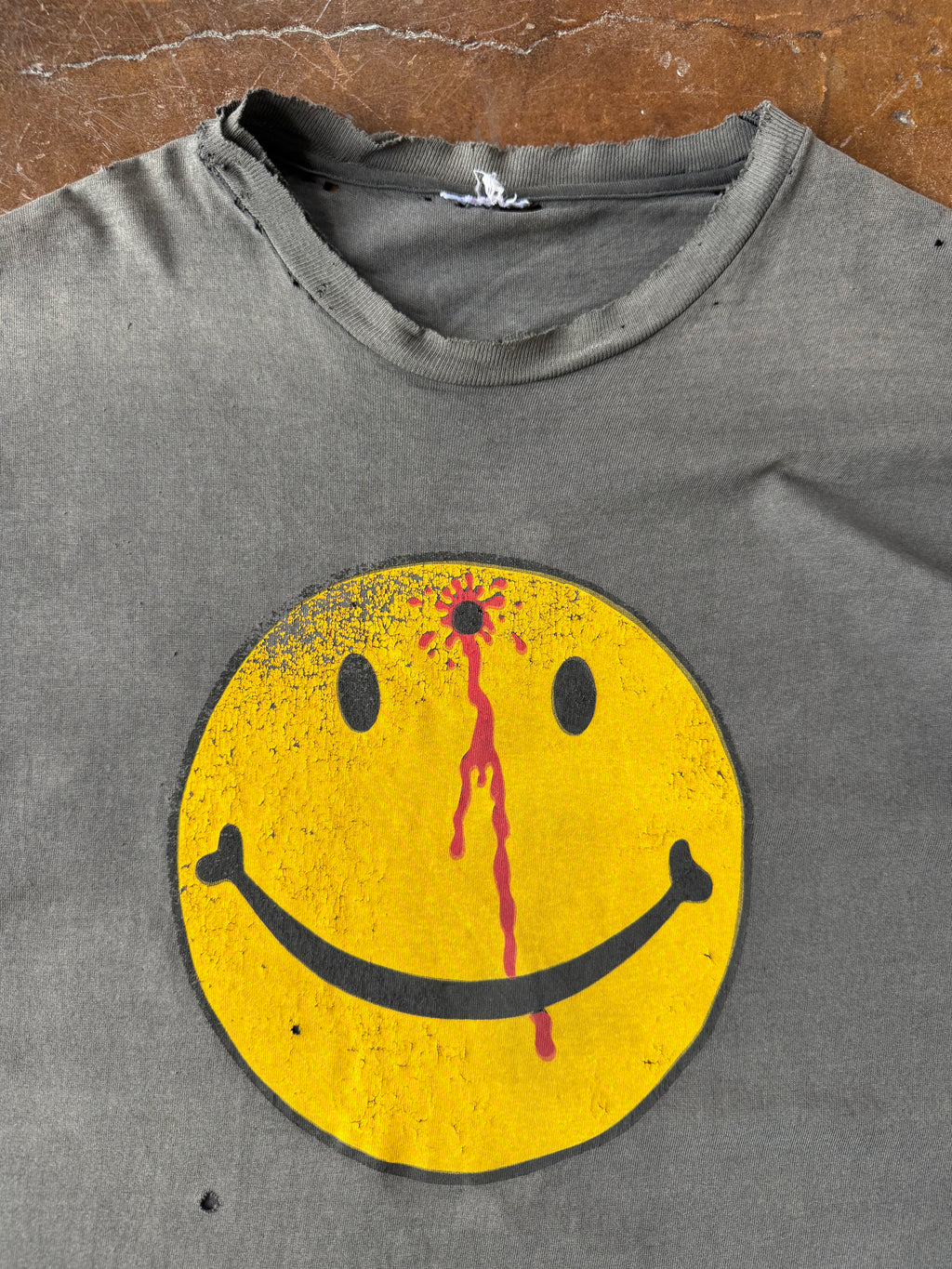 90s faded & distressed Smile gunshot shirt (XL)
