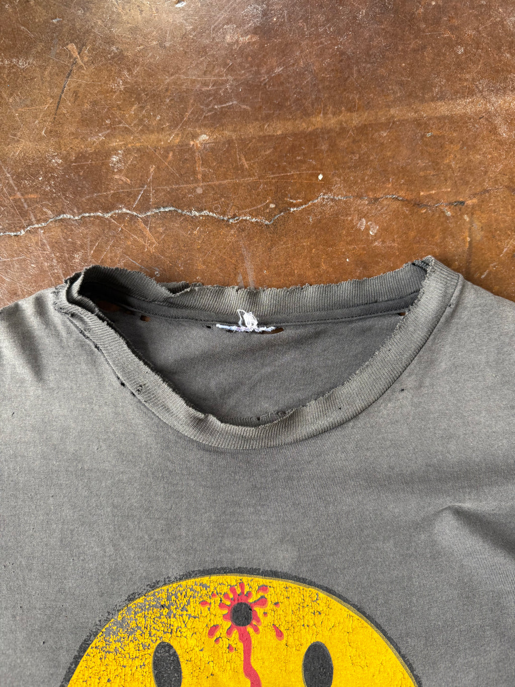 90s faded & distressed Smile gunshot shirt (XL)