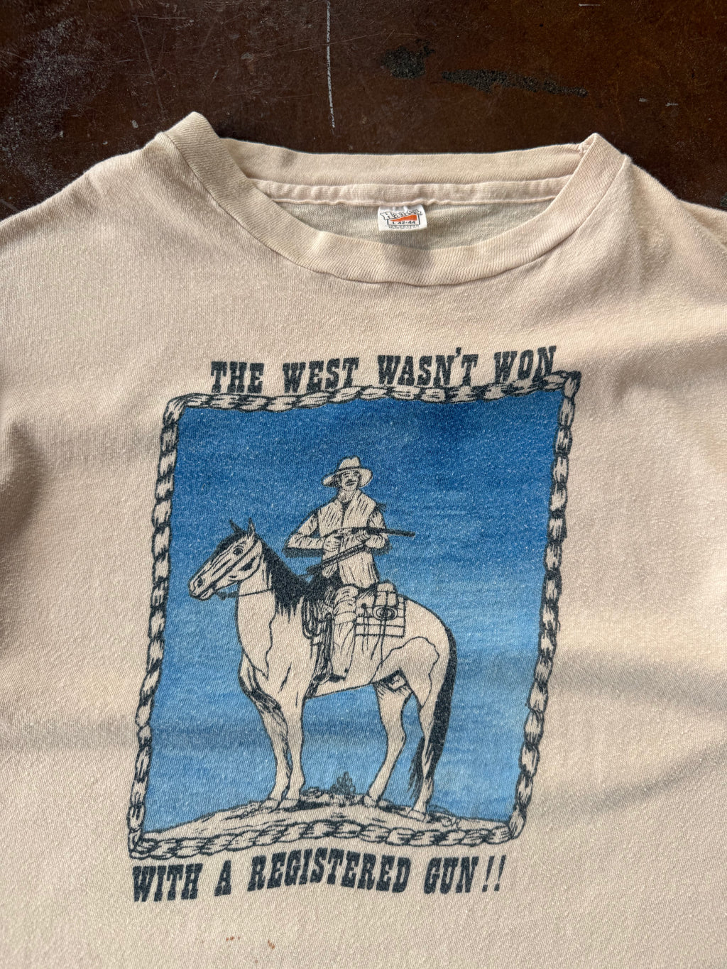 70s Wild West "gun shop" shirt (LARGE)