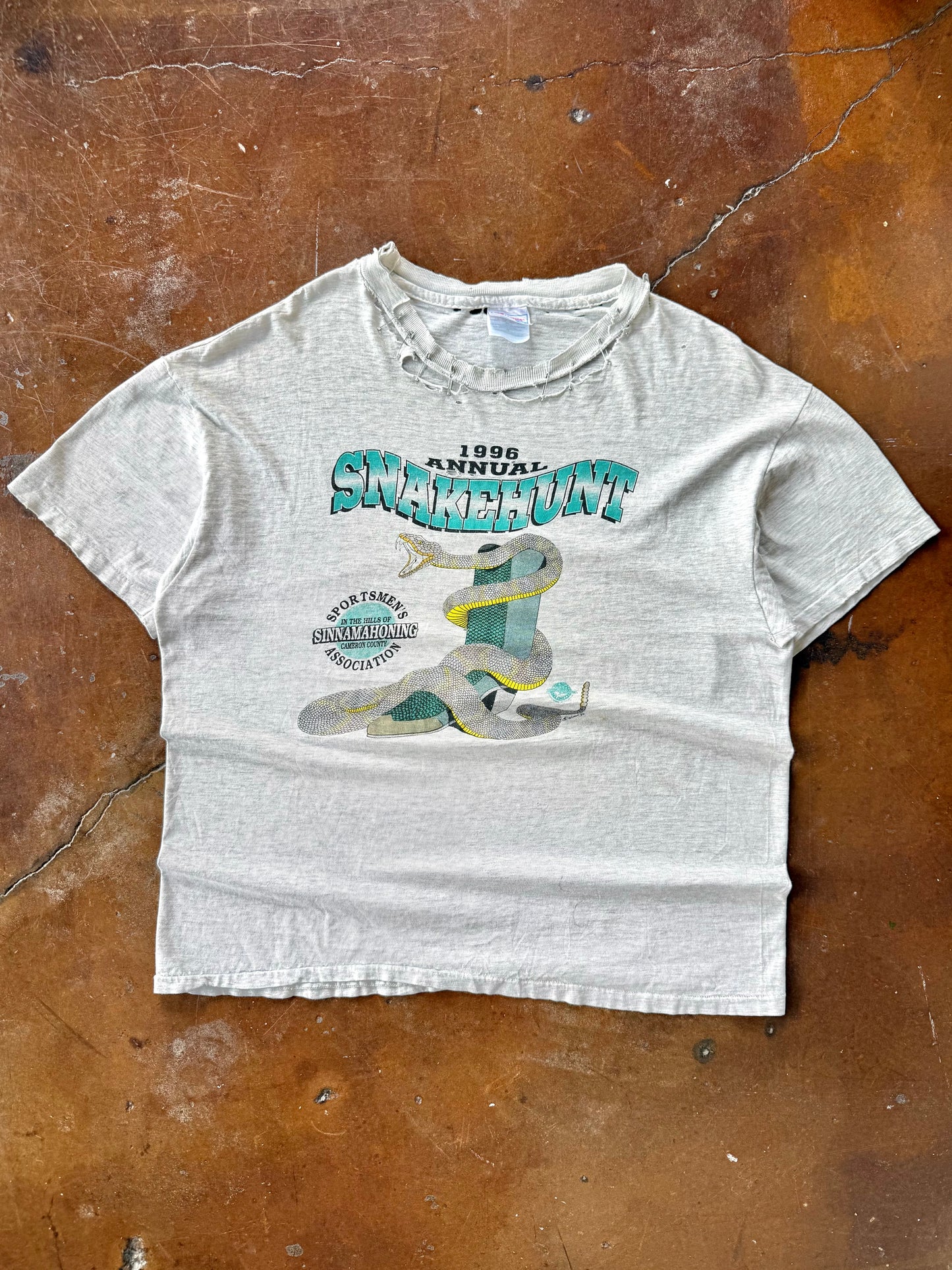 1996 distressed Snakehunt serpent shirt (XL)