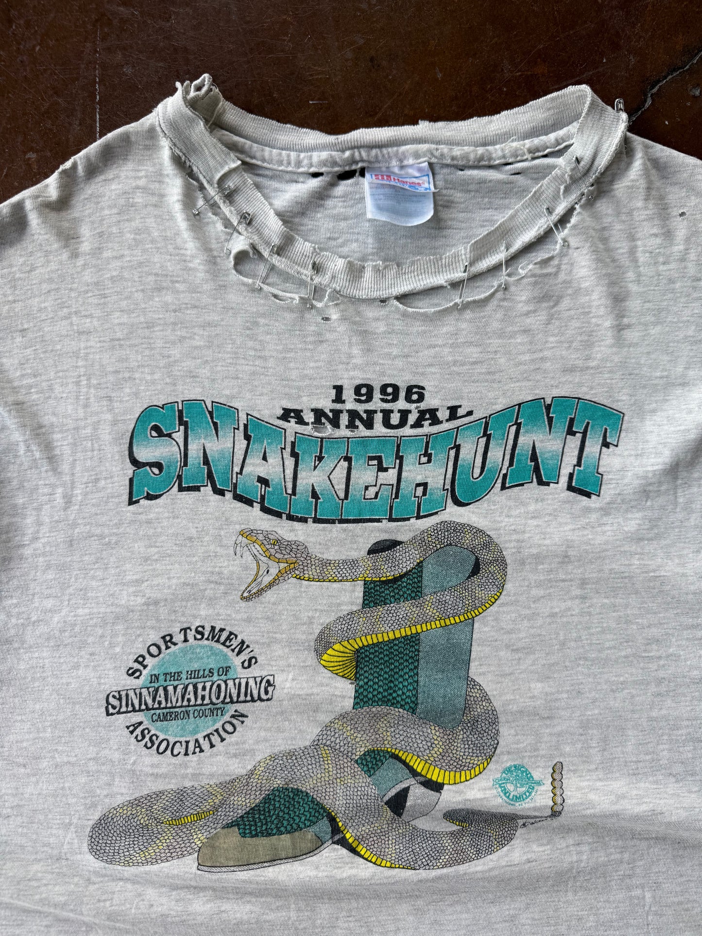 1996 distressed Snakehunt serpent shirt (XL)