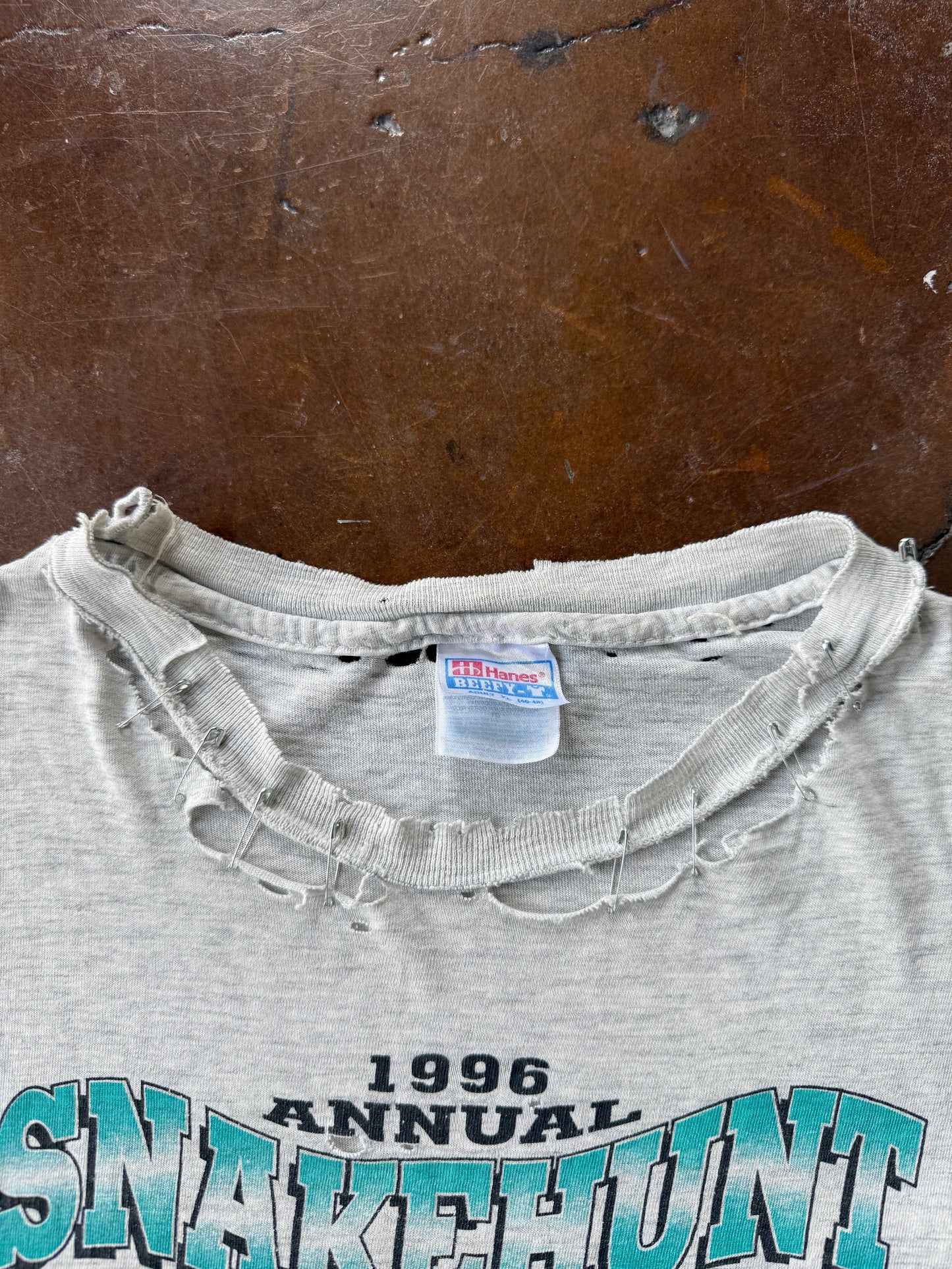1996 distressed Snakehunt serpent shirt (XL)