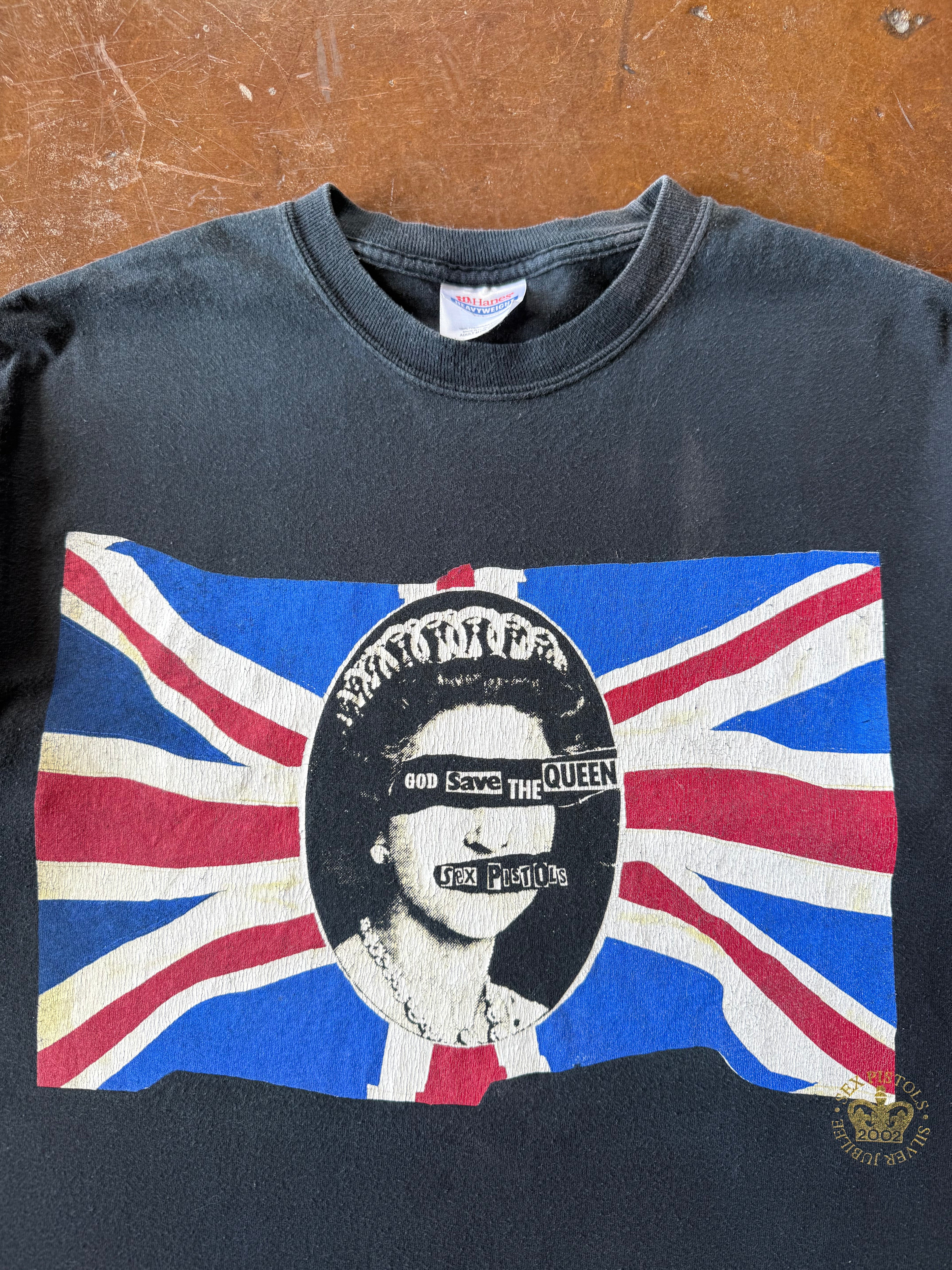 2000s Sex Pistols "god save the queen" band shirt (MEDIUM)