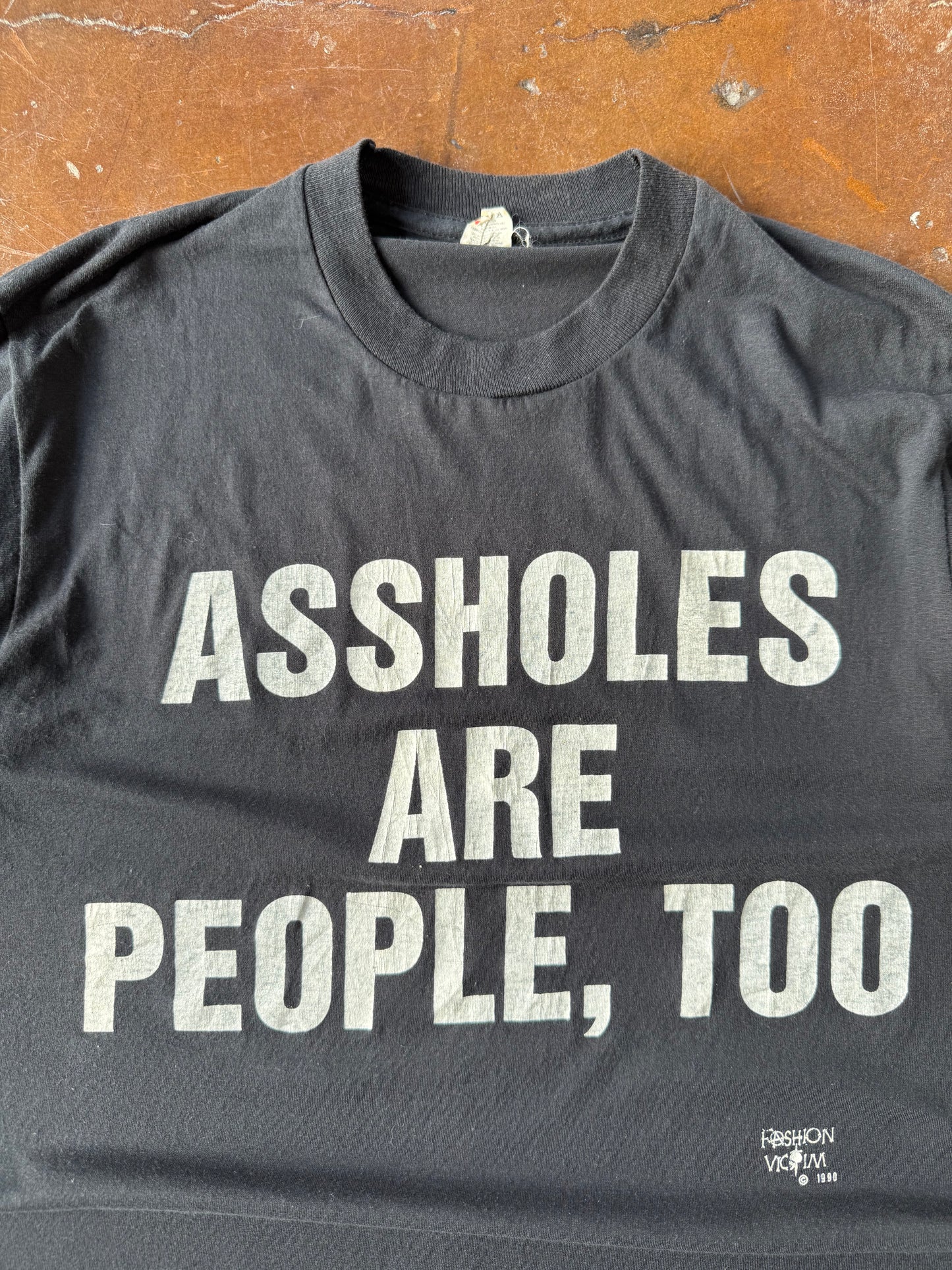 1990 Fashion Victim "assholes are people, too" quote shirt (LARGE)