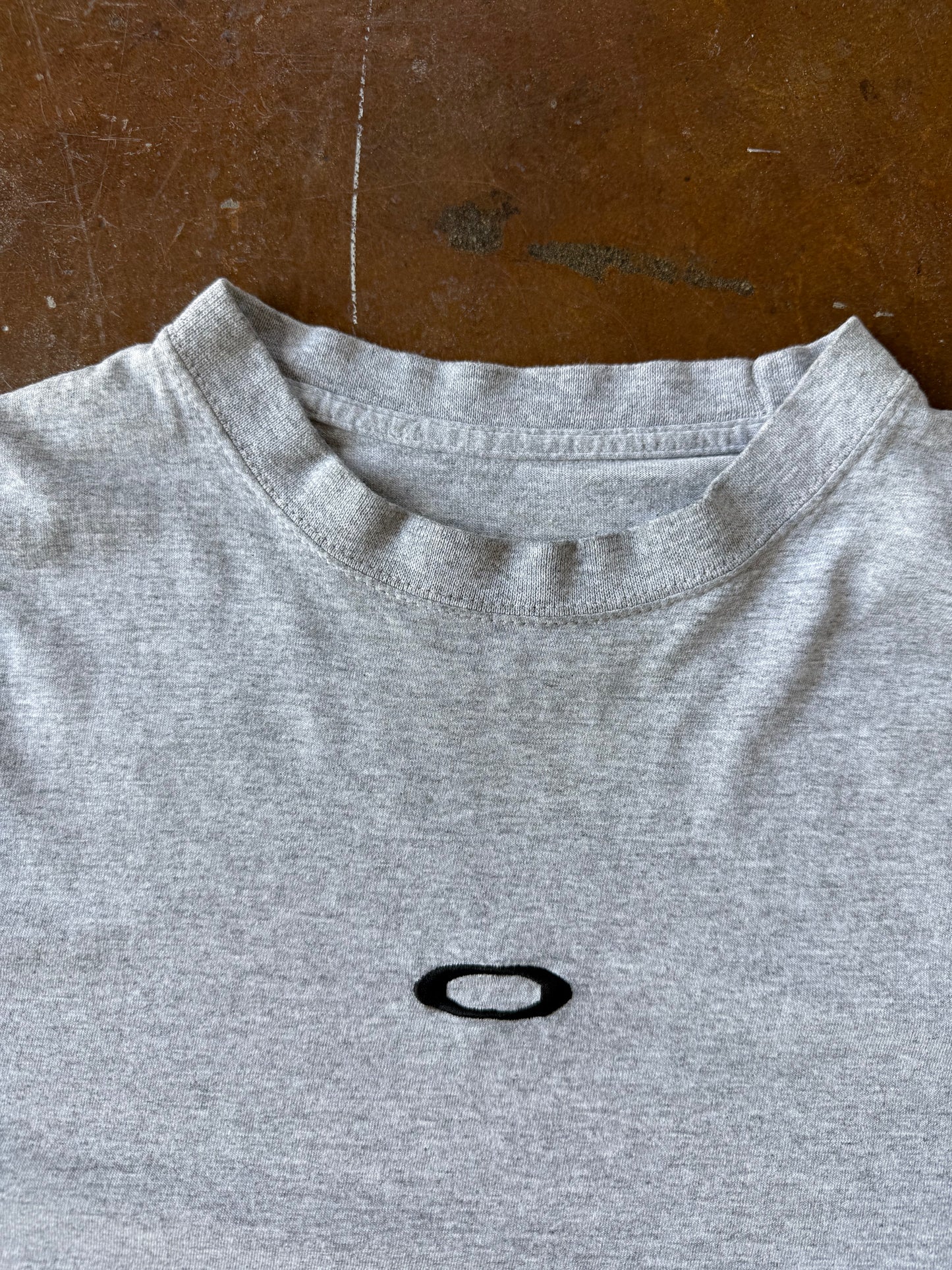 2000s Oakley "logo" shirt (LARGE)