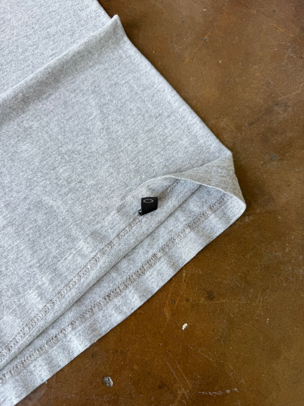 2000s Oakley "logo" shirt (LARGE)
