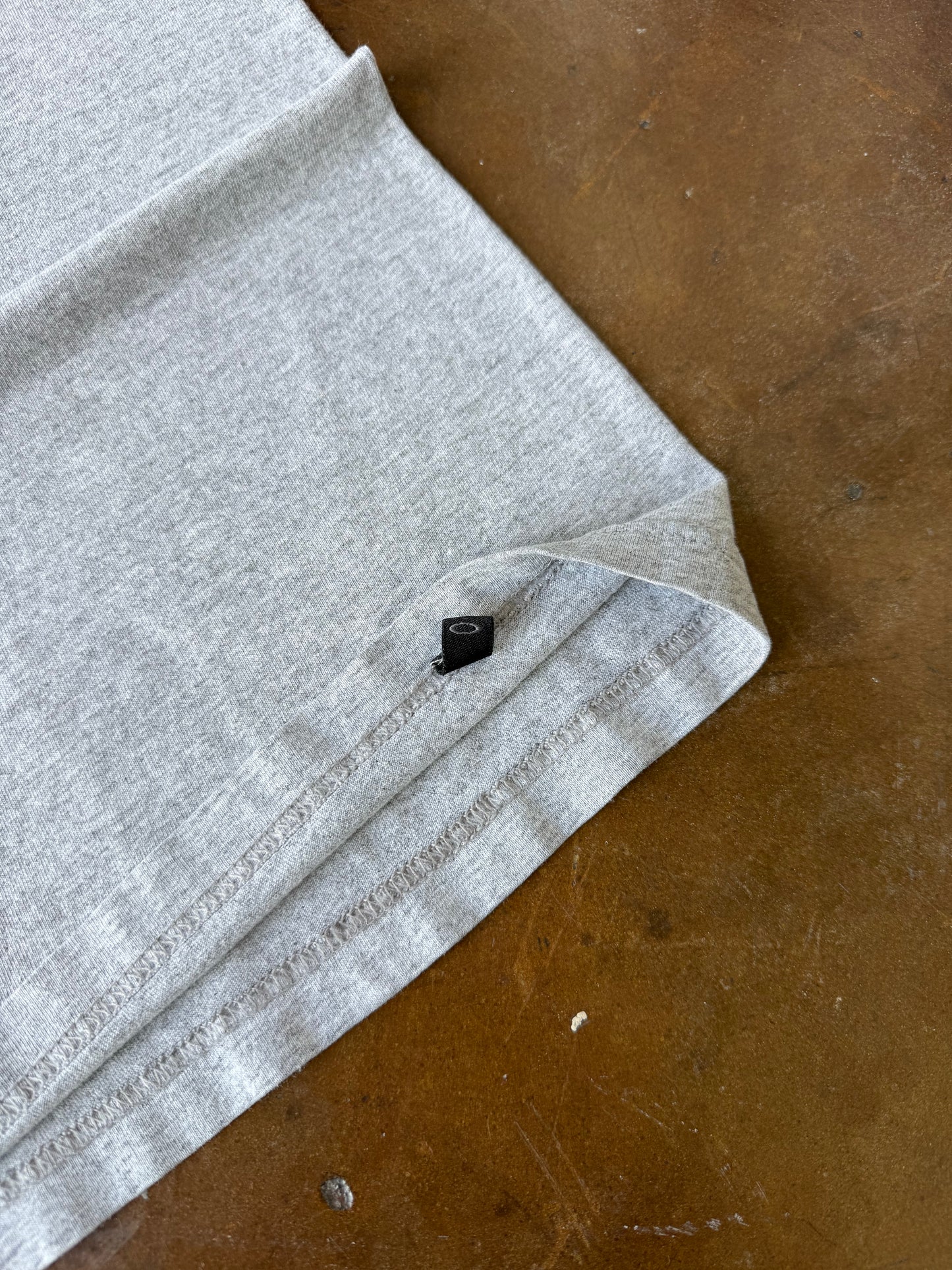 2000s Oakley "logo" shirt (LARGE)