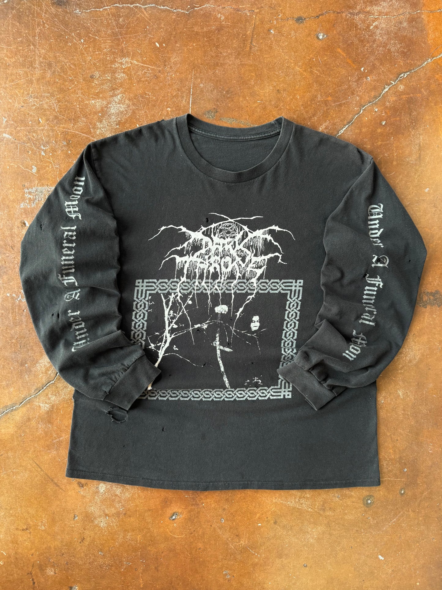 2000s lightly distressed Dark Throne "under a funeral moon" longslevee shirt (XL)