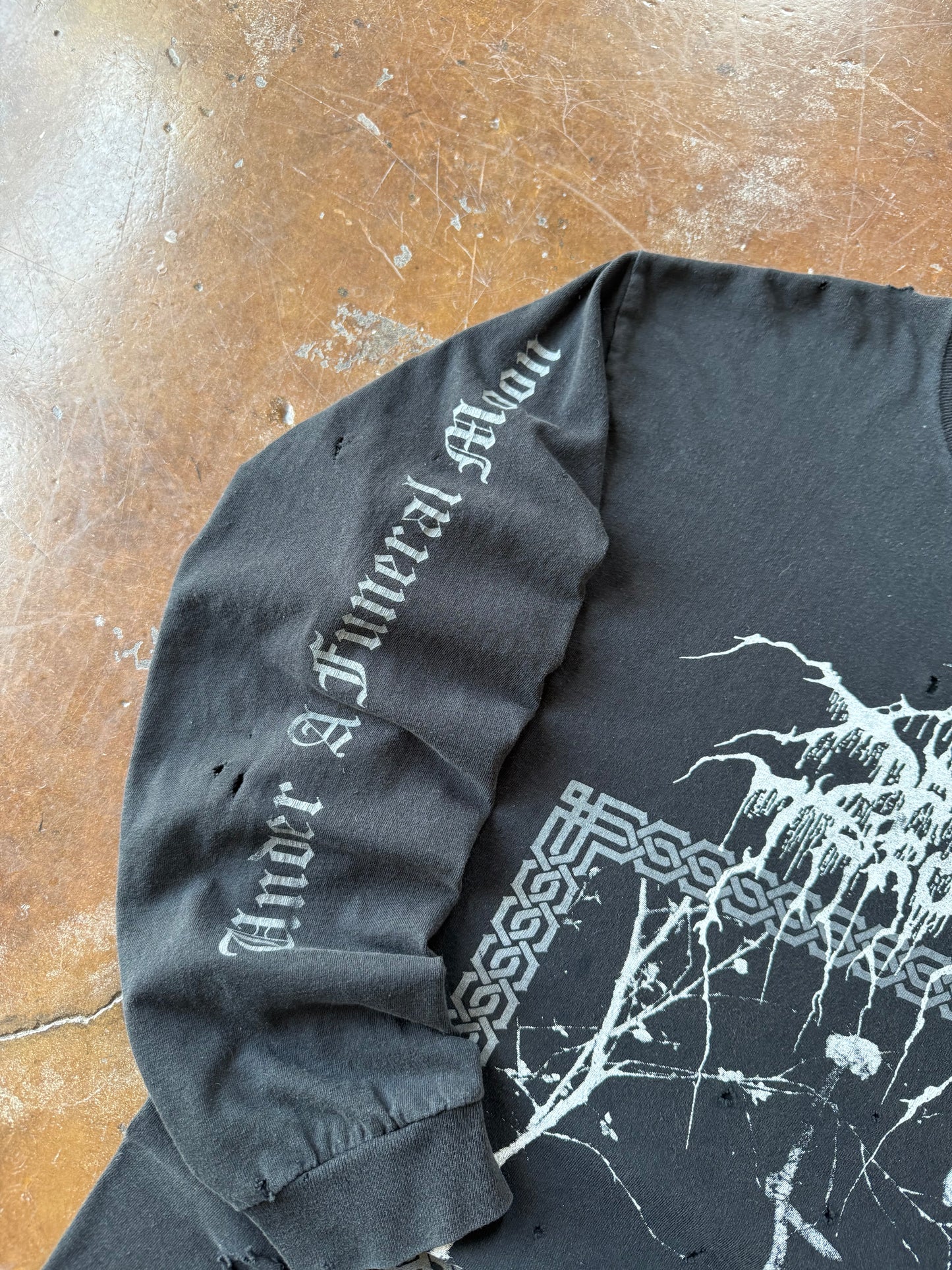 2000s lightly distressed Dark Throne "under a funeral moon" longslevee shirt (XL)