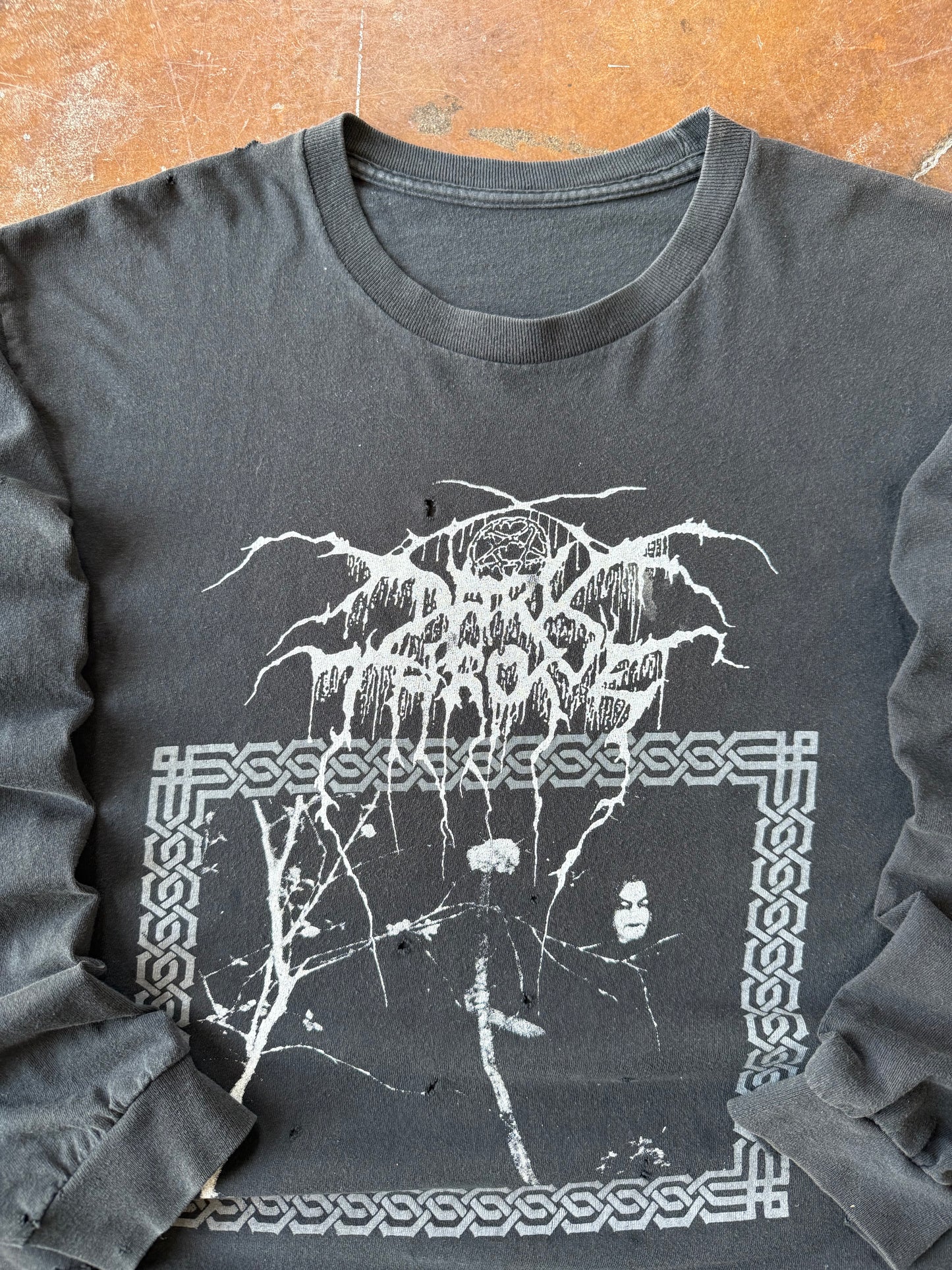 2000s lightly distressed Dark Throne "under a funeral moon" longslevee shirt (XL)