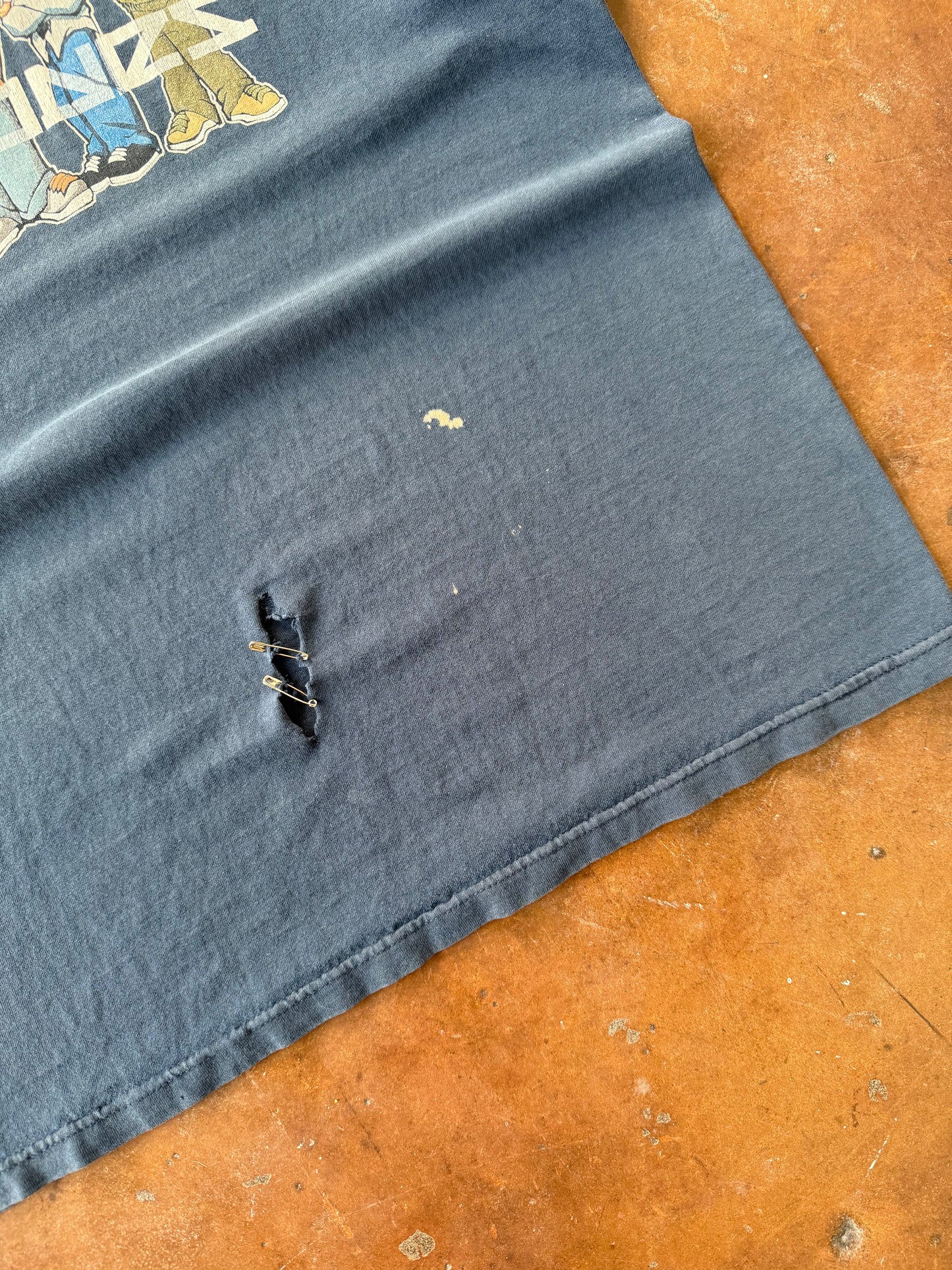 90s lightly distressed Deftones "characters" band shirt (XL)