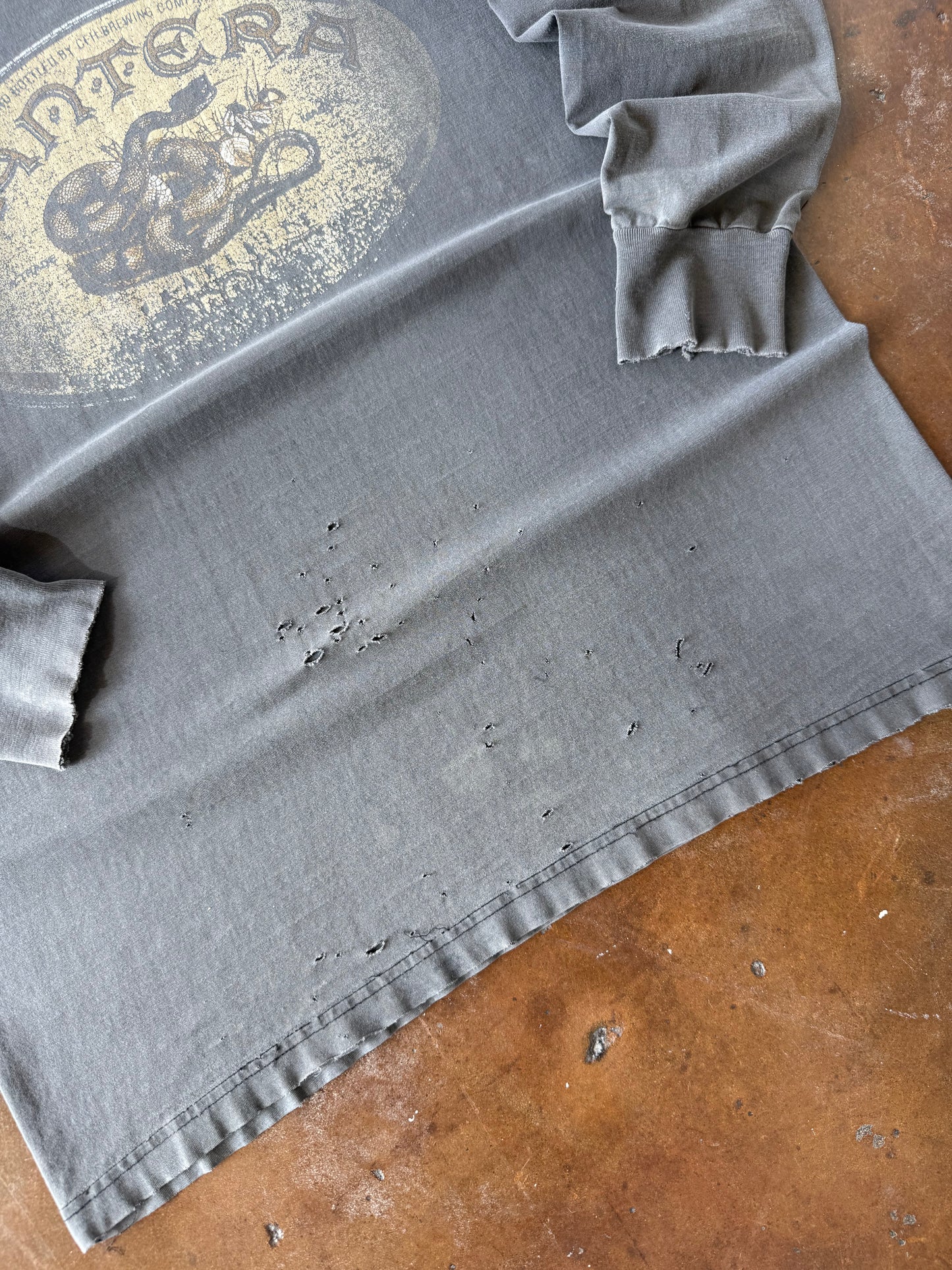 1997 faded & lightly distressed Pantera "snakebite stout" euro band shirt (XL)