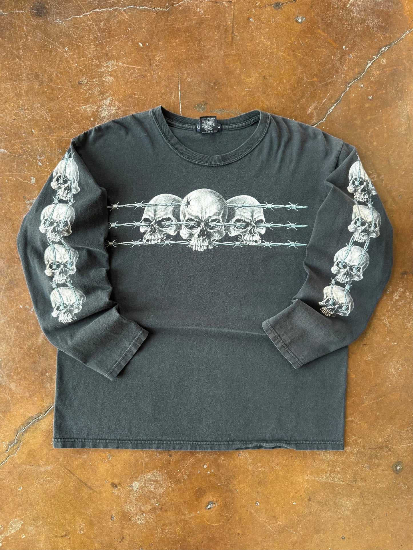 2000s Skull barbed wire longsleeve shirt (MEDIUM)