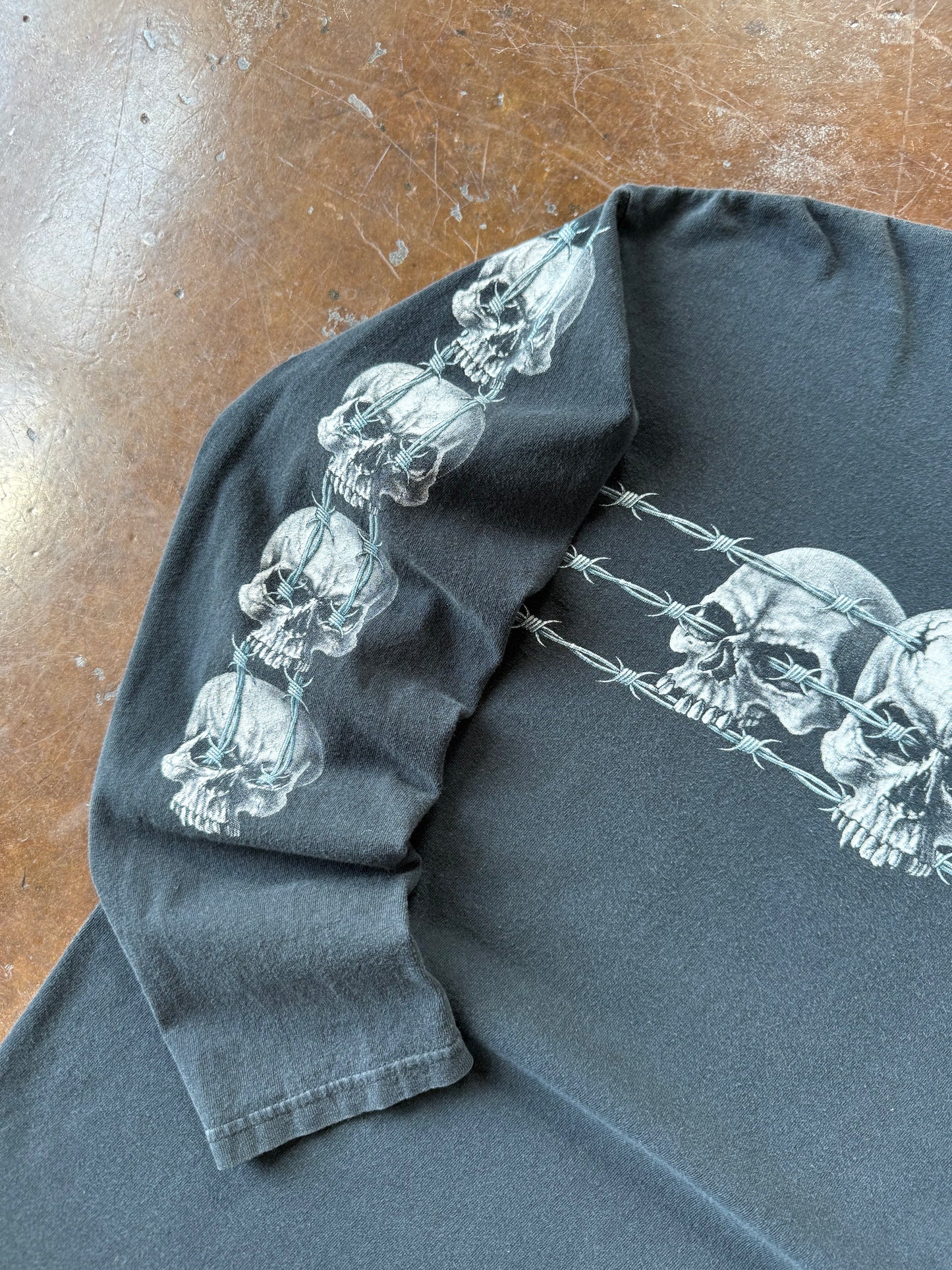 2000s Skull barbed wire longsleeve shirt (MEDIUM)