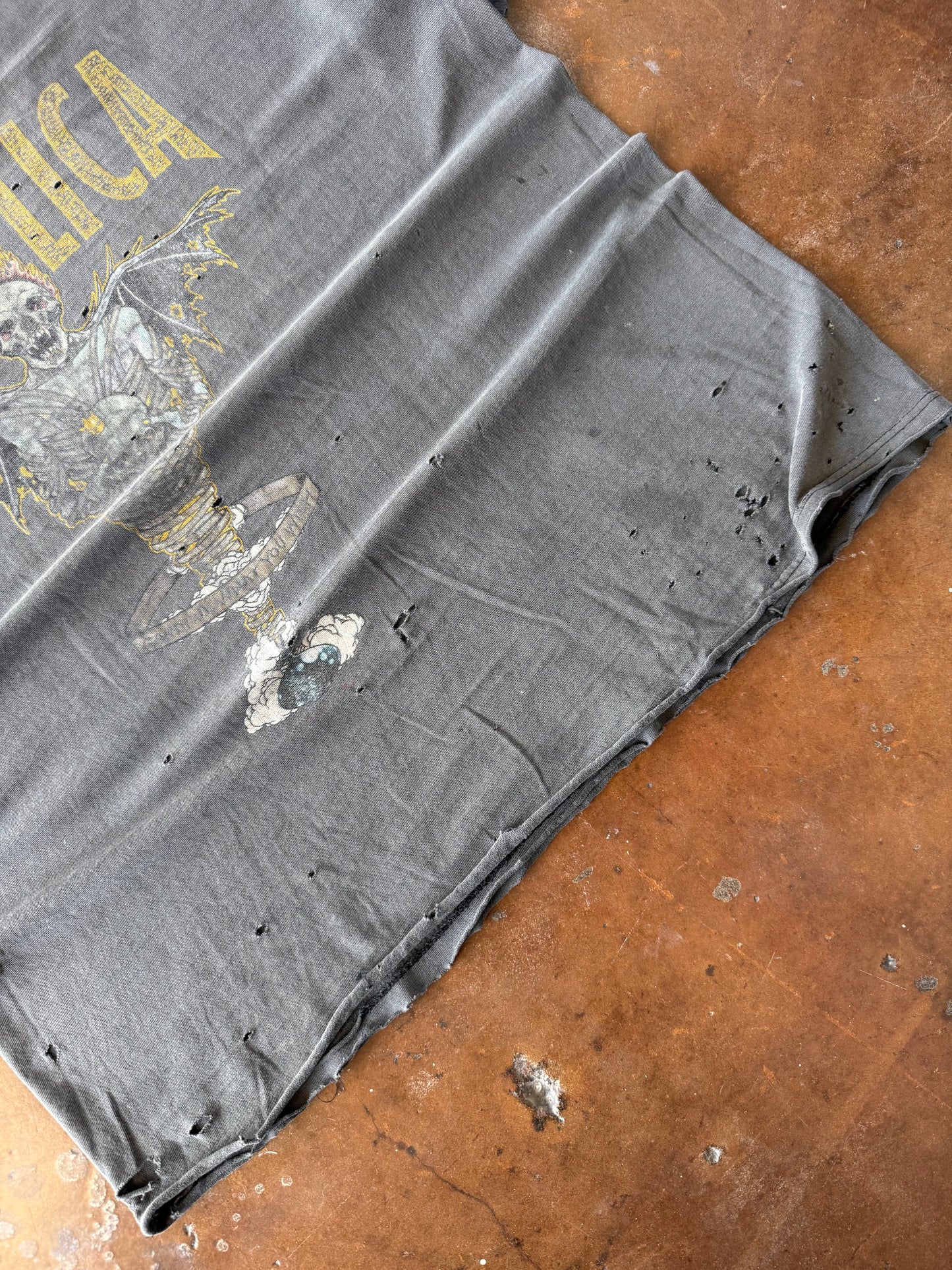 1996 heavily distressed & faded Metallica "king nothing" band shirt (XL)