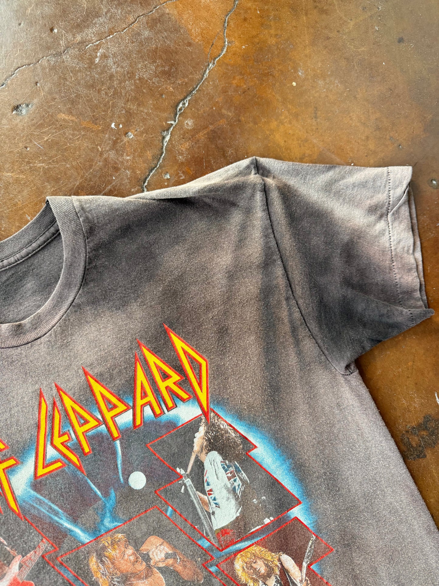 90s faded Def Leppard "7-day weekend live" euro tour shirt (LARGE)