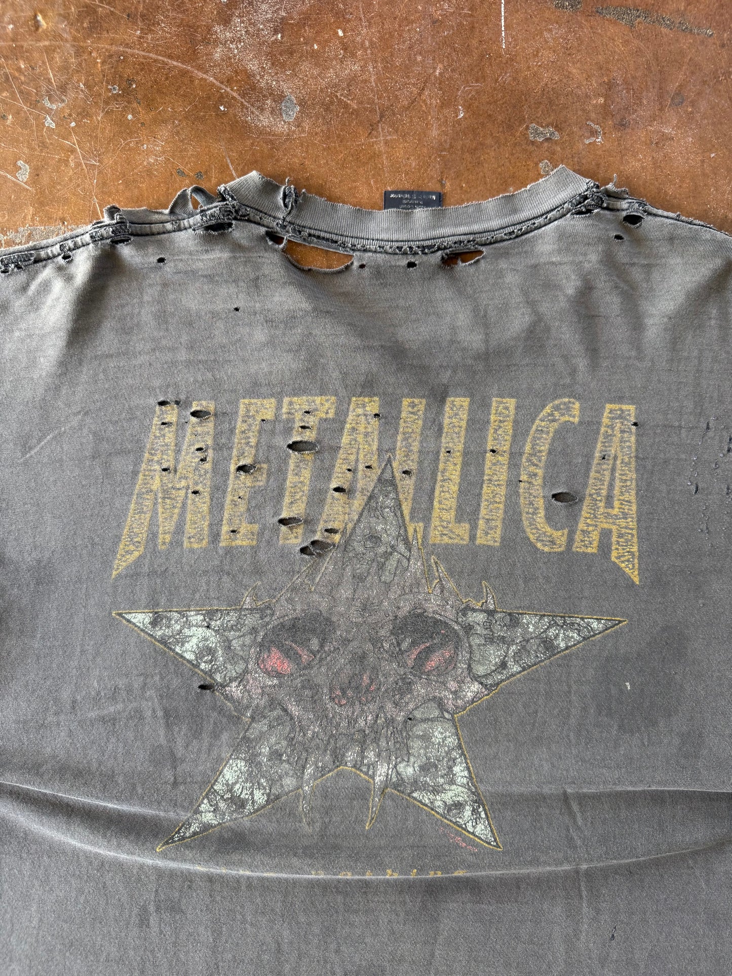 1996 heavily distressed & faded Metallica "king nothing" band shirt (XL)
