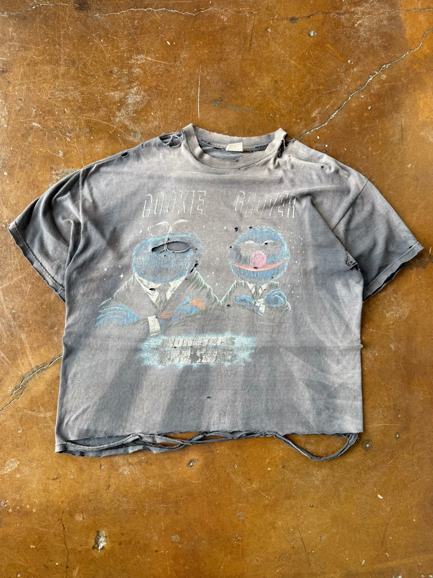 90s faded & distressed Cookie Monster & Grover "men in black" parody shirt (XL)