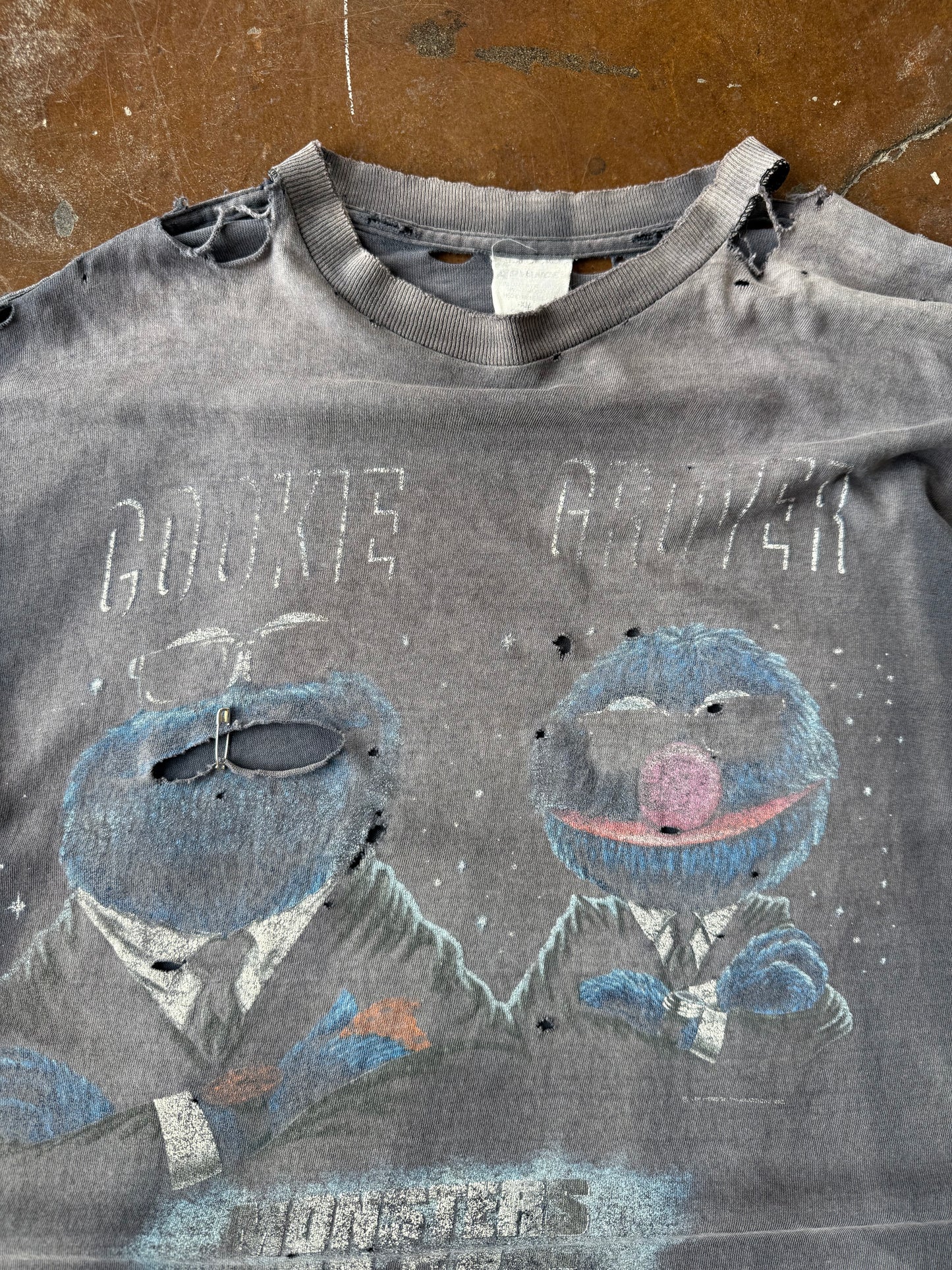 90s faded & distressed Cookie Monster & Grover "men in black" parody shirt (XL)