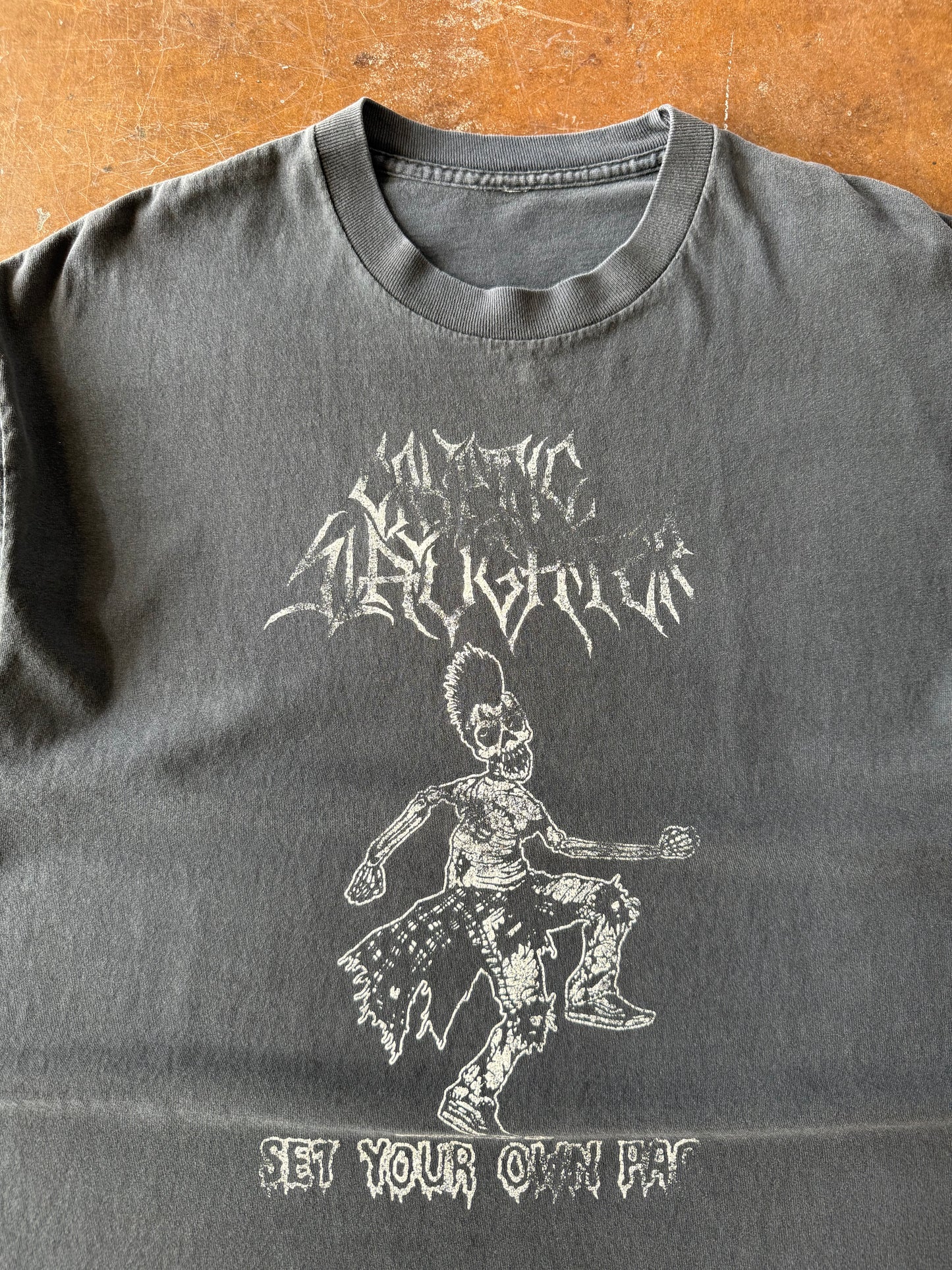 2000s faded Cryptic Slaughter "set your own pace" band shirt (XL)