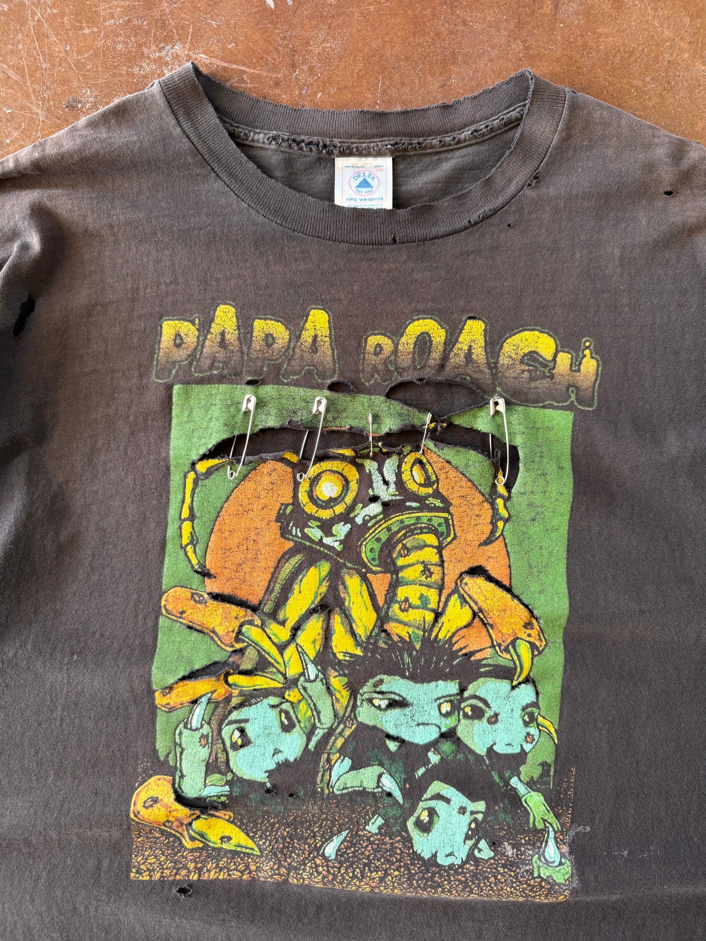 90s heavily distressed Papa Roach band shirt (XXL)