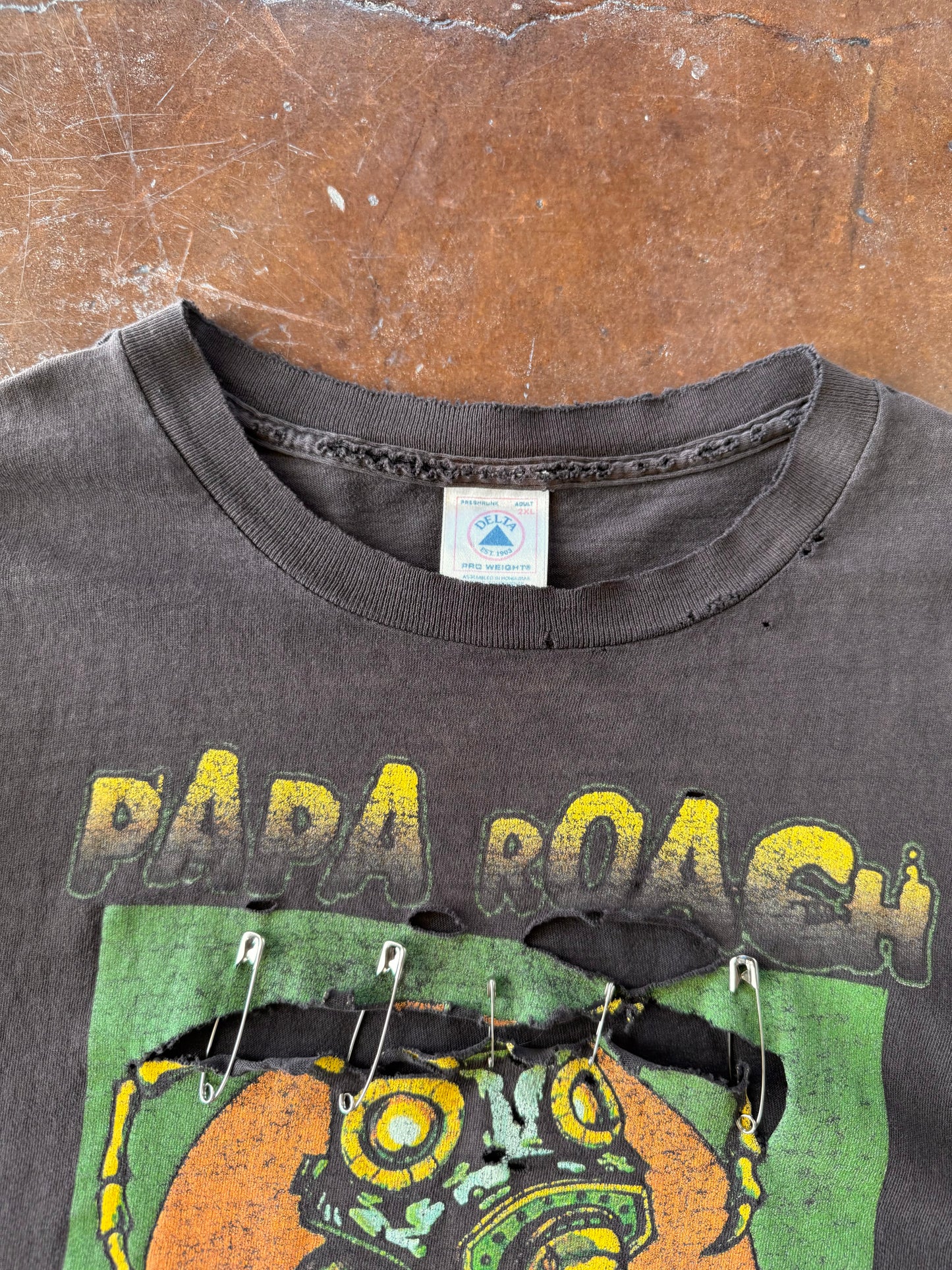 90s heavily distressed Papa Roach band shirt (XXL)