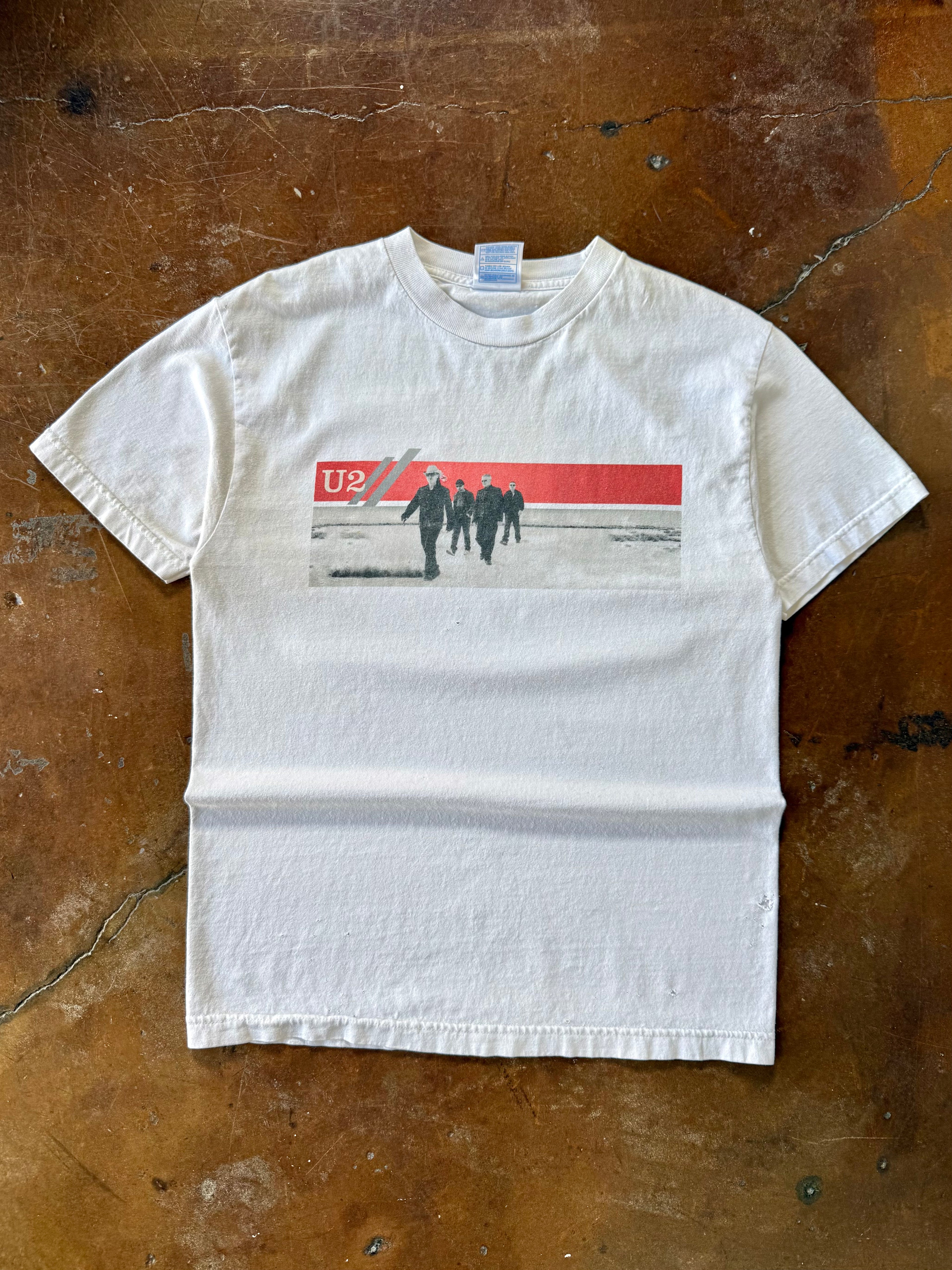 2005 lightly distressed U2 "vertigo" band shirt (MEDIUM)