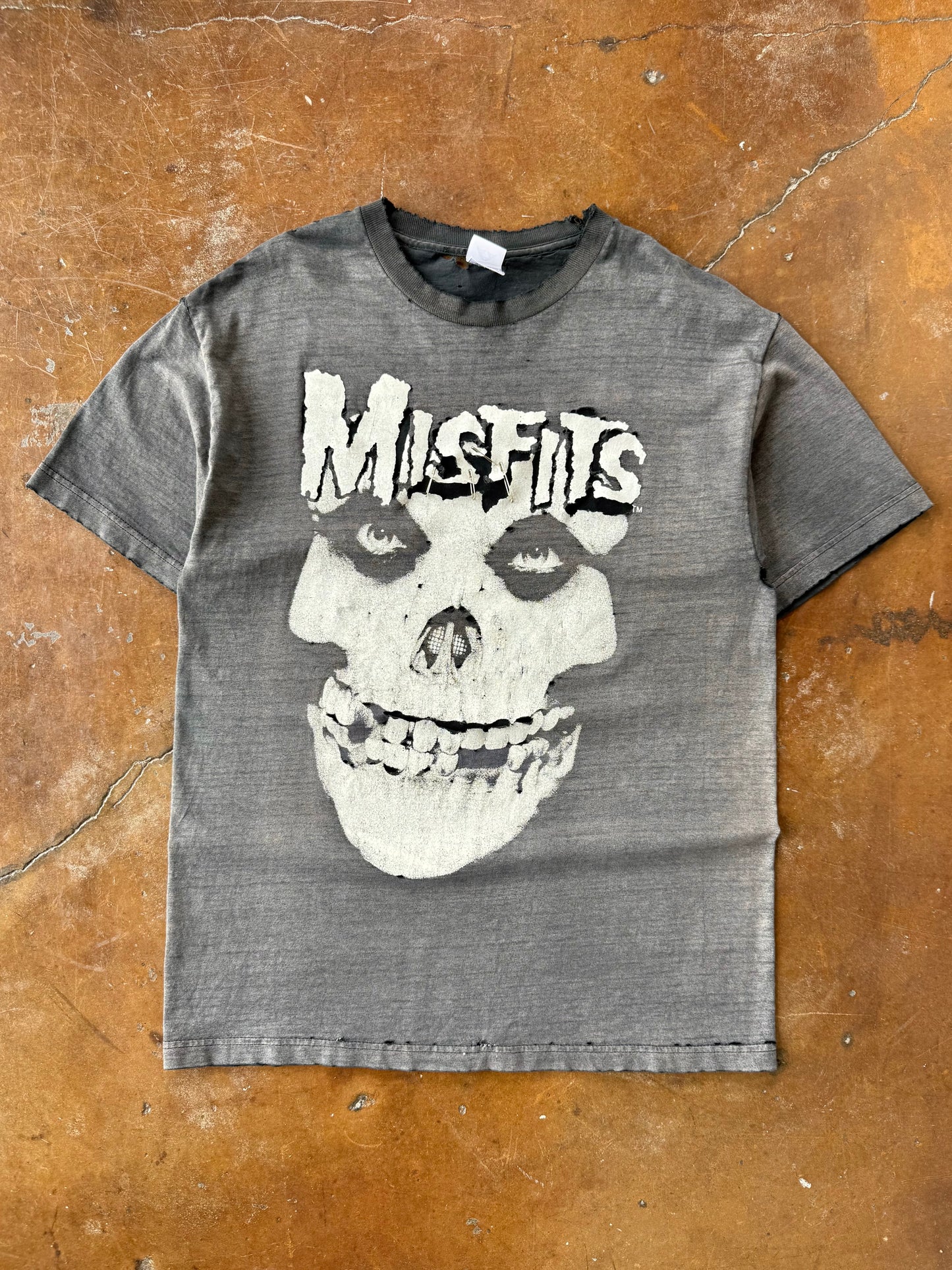 2000s faded & distressed Misfits "ghost fiend" band shirt (LARGE)