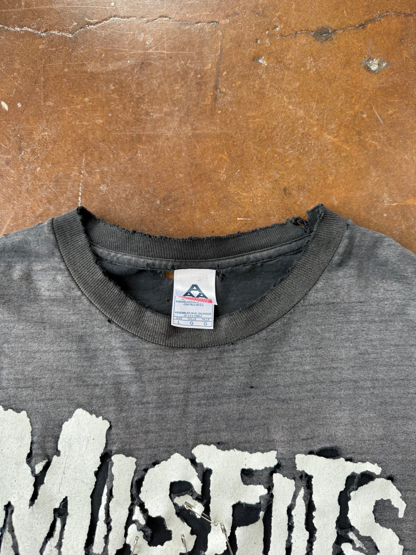 2000s faded & distressed Misfits "ghost fiend" band shirt (LARGE)