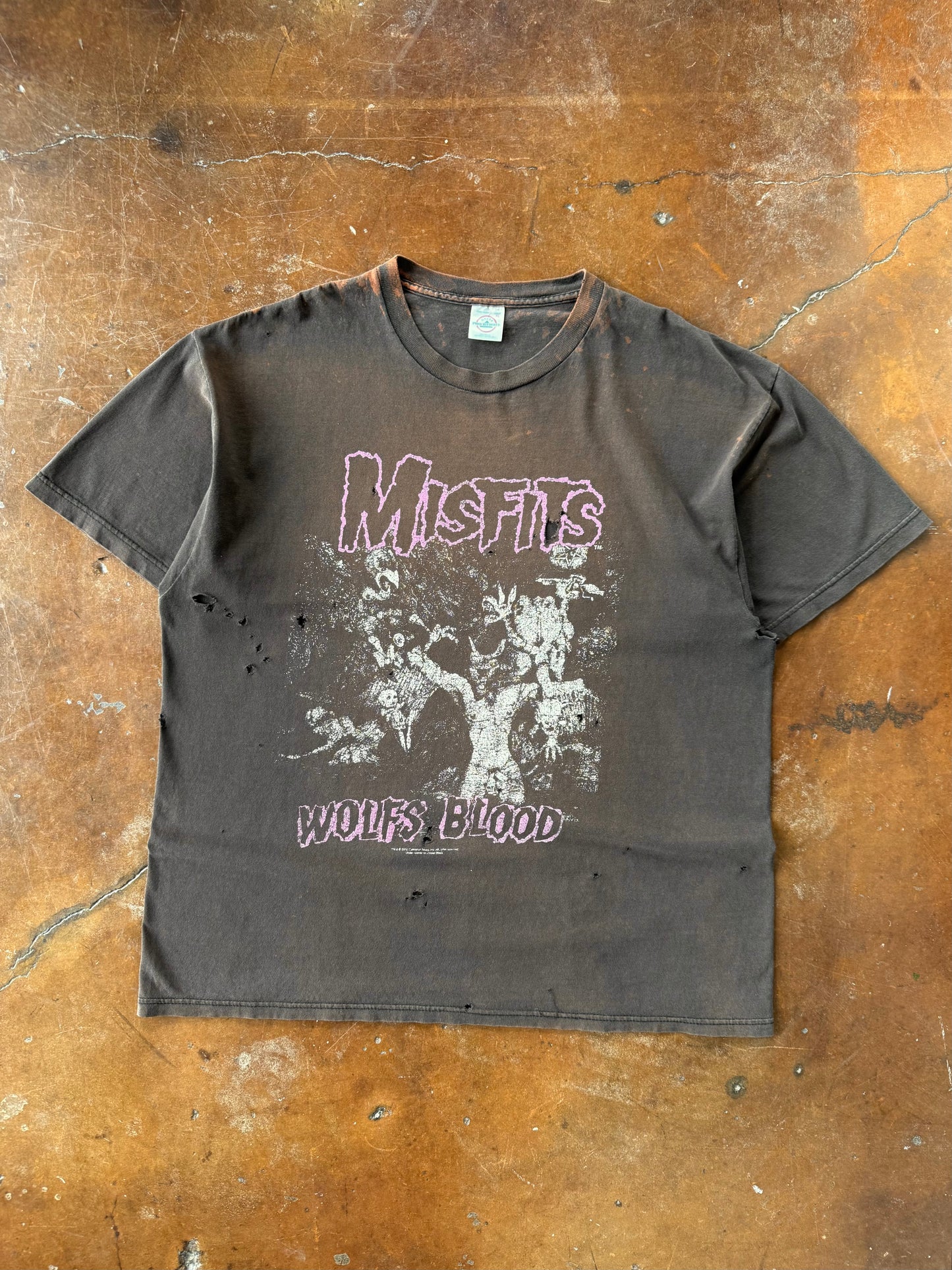 2002 faded & distressed Misifts "wolf's blood" band shirt (XL)