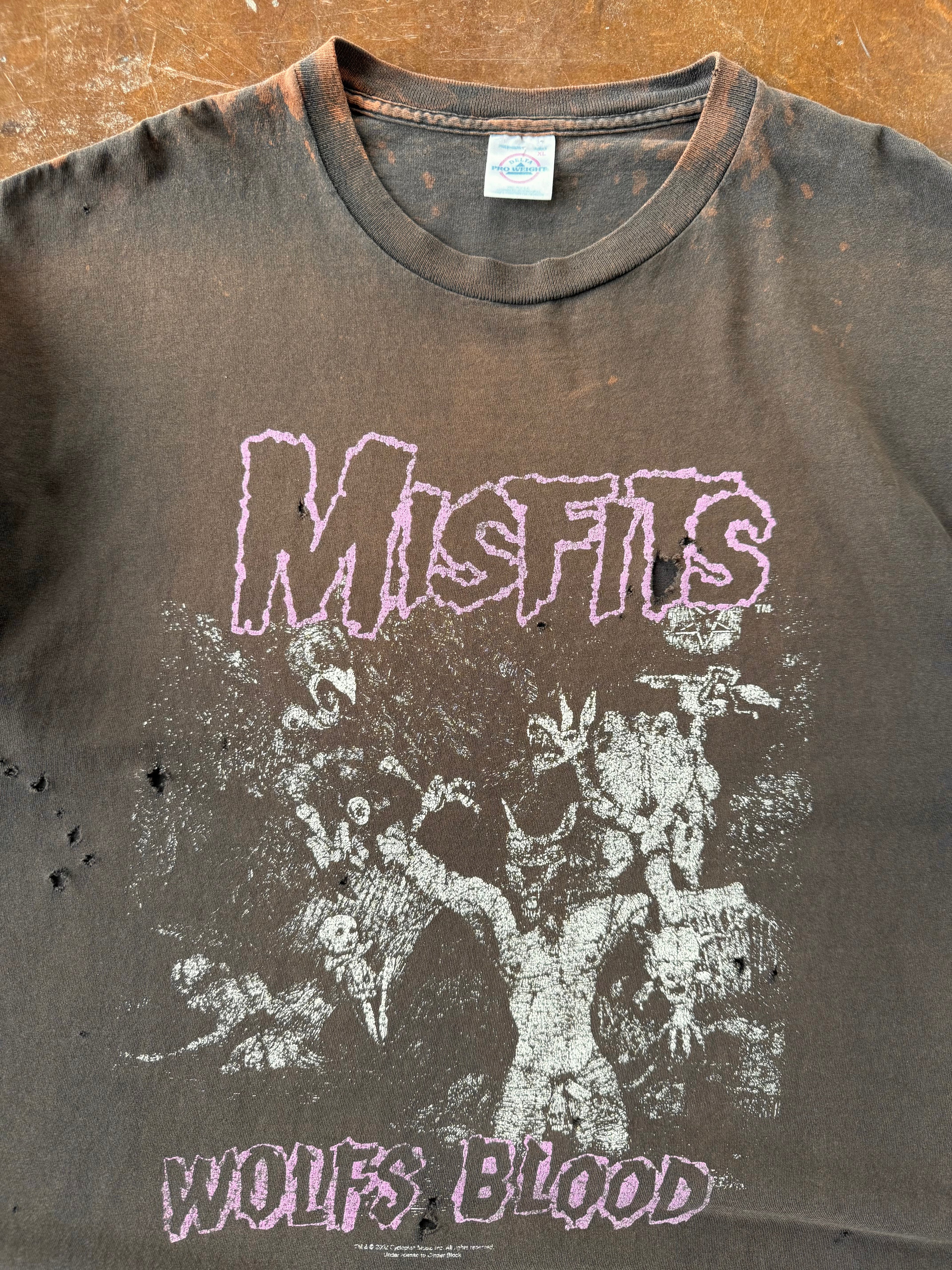 2002 faded & distressed Misifts "wolf's blood" band shirt (XL)