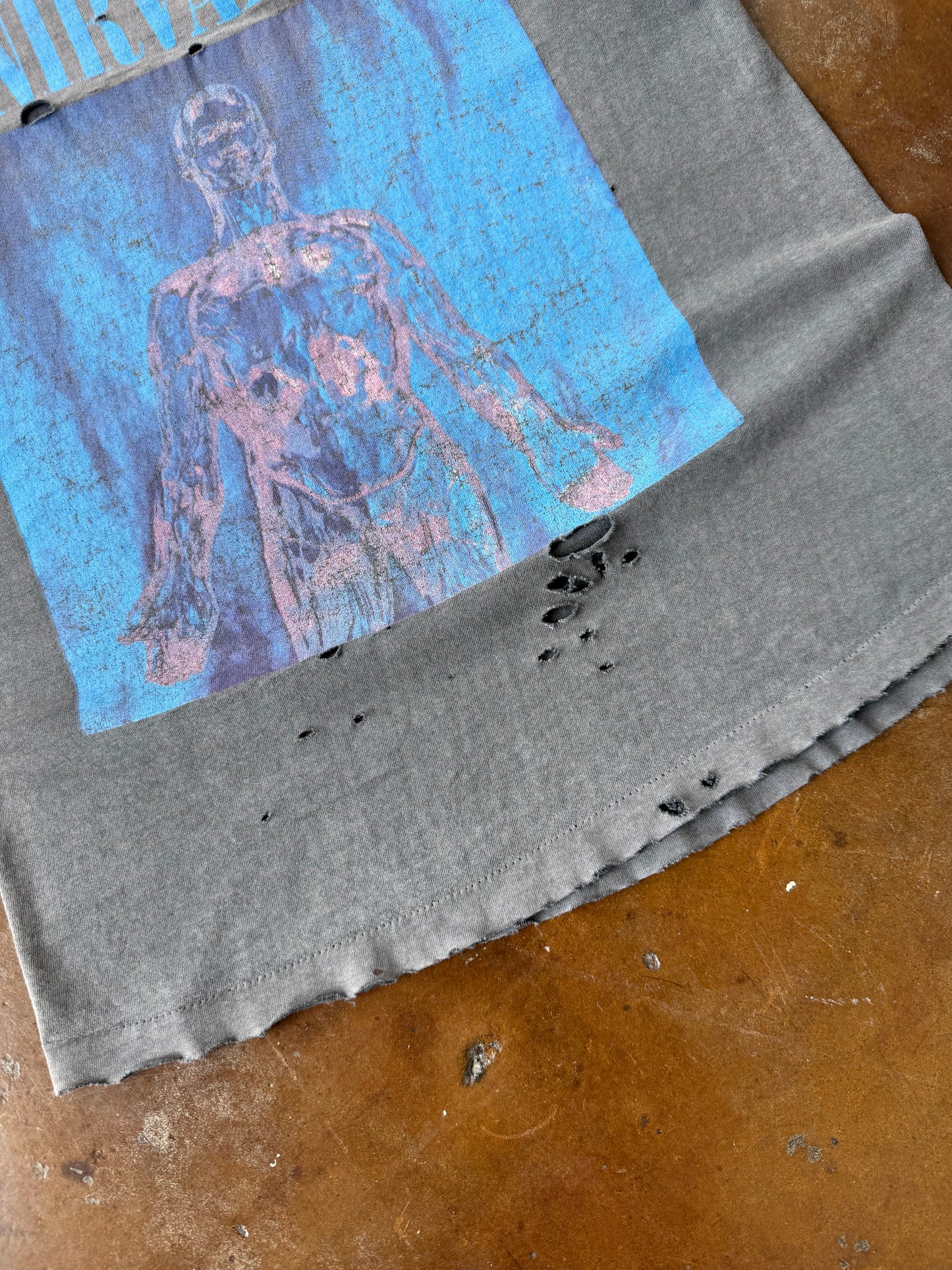 90s faded & distressed Nirvana "sliver" band shirt (LARGE)