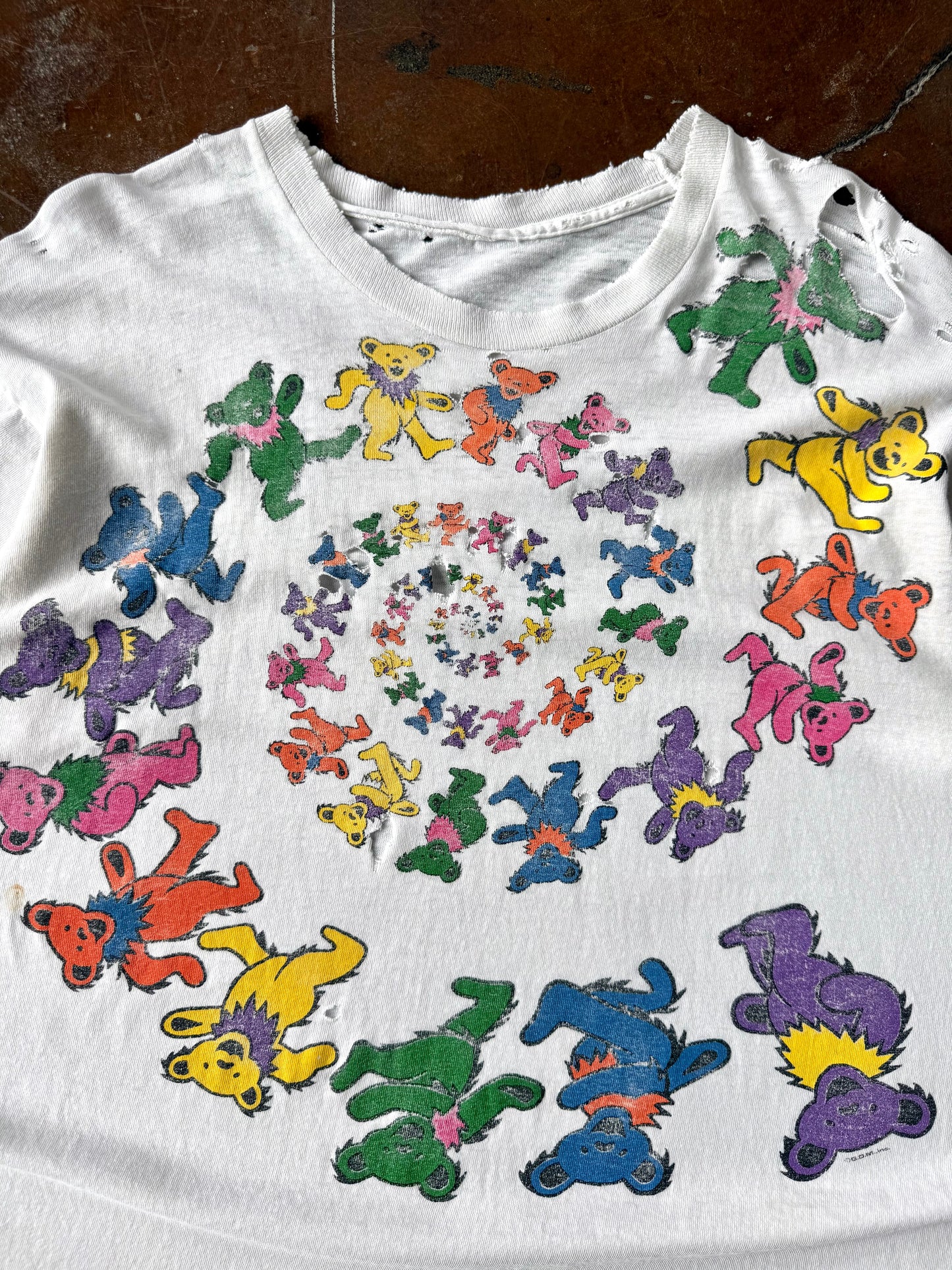 90s distressed Grateful Dead "bear spiral" band shirt (XL)