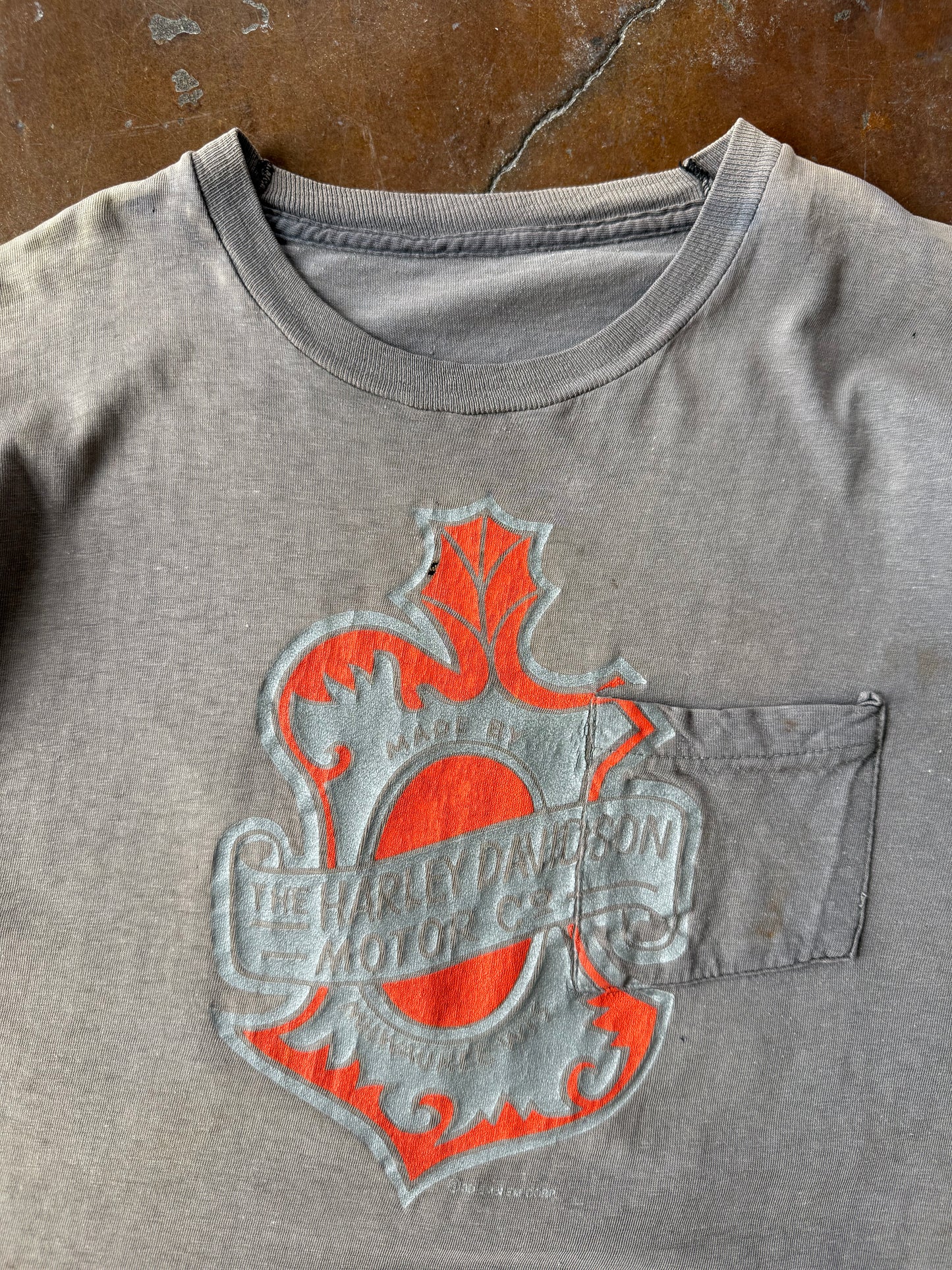 70s faded Harley Davidson "leaf emblem" 3D emblem pocket shirt (LARGE)
