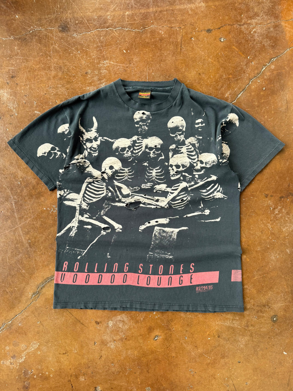 1994 distressed Rolling Stones "voodoo lounge skeleton" band shirt (XL)