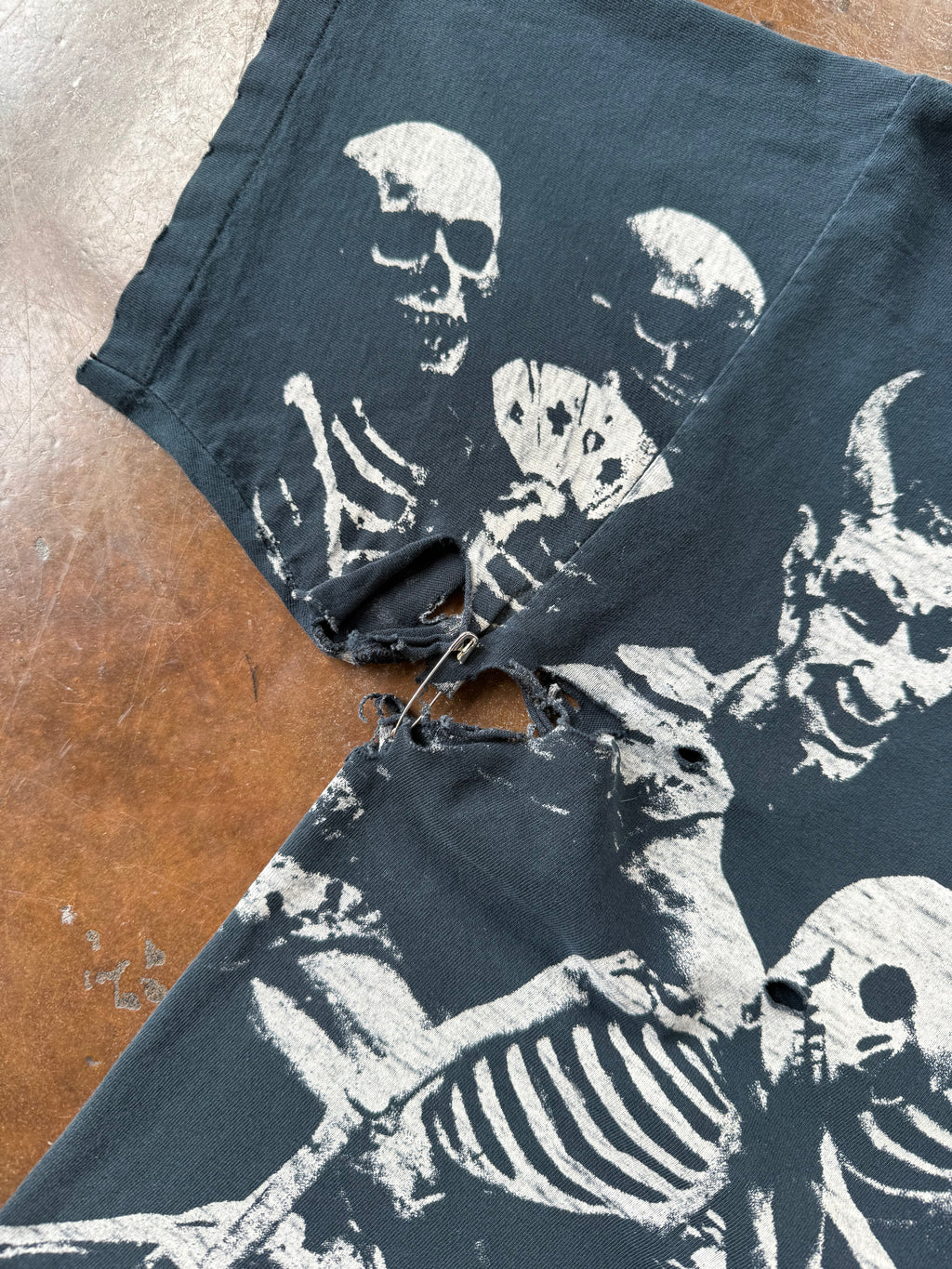 1994 distressed Rolling Stones "voodoo lounge skeleton" band shirt (XL)