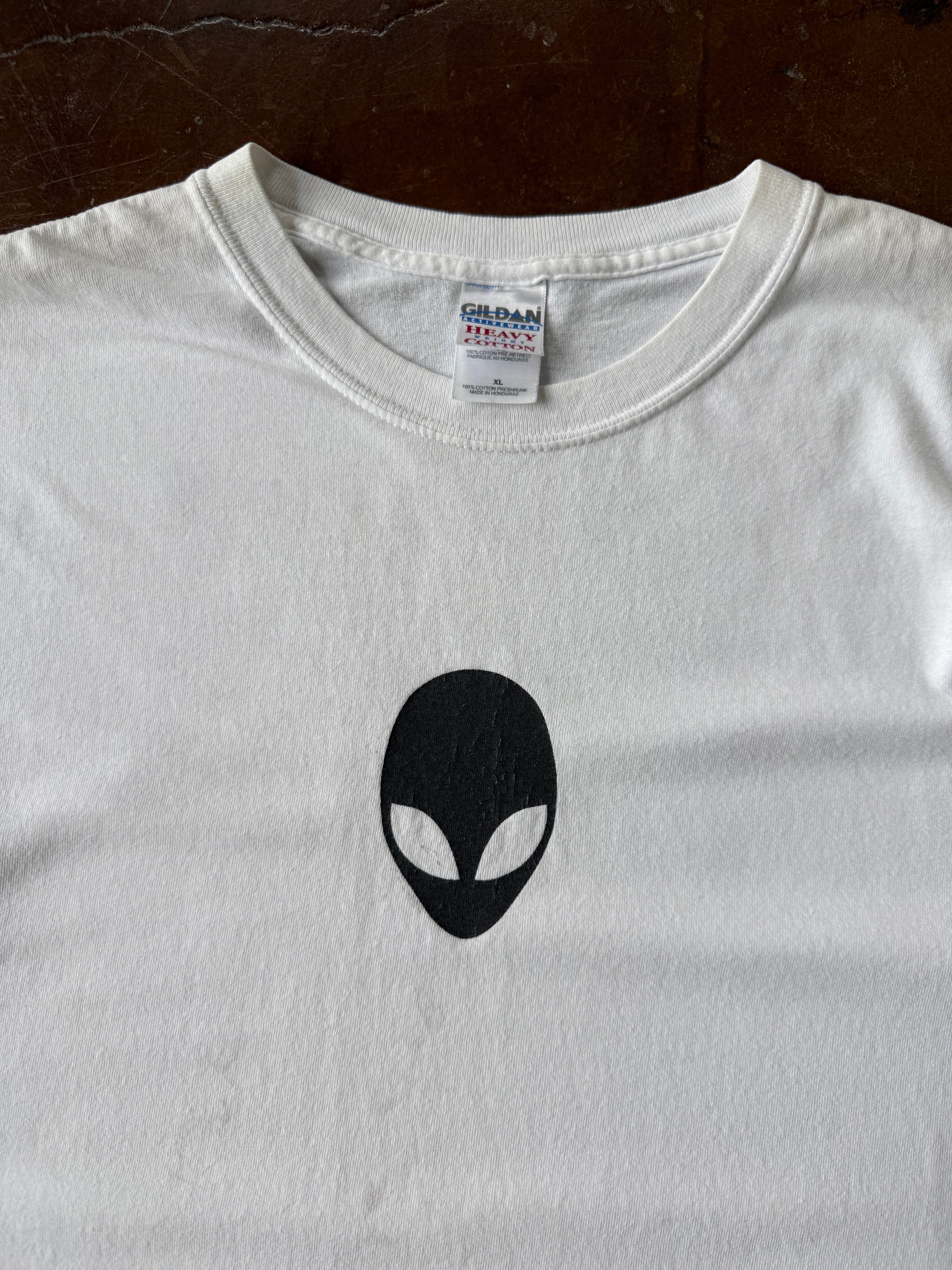 2000s Alienware "ultimate gaming machine" logo shirt (XL)