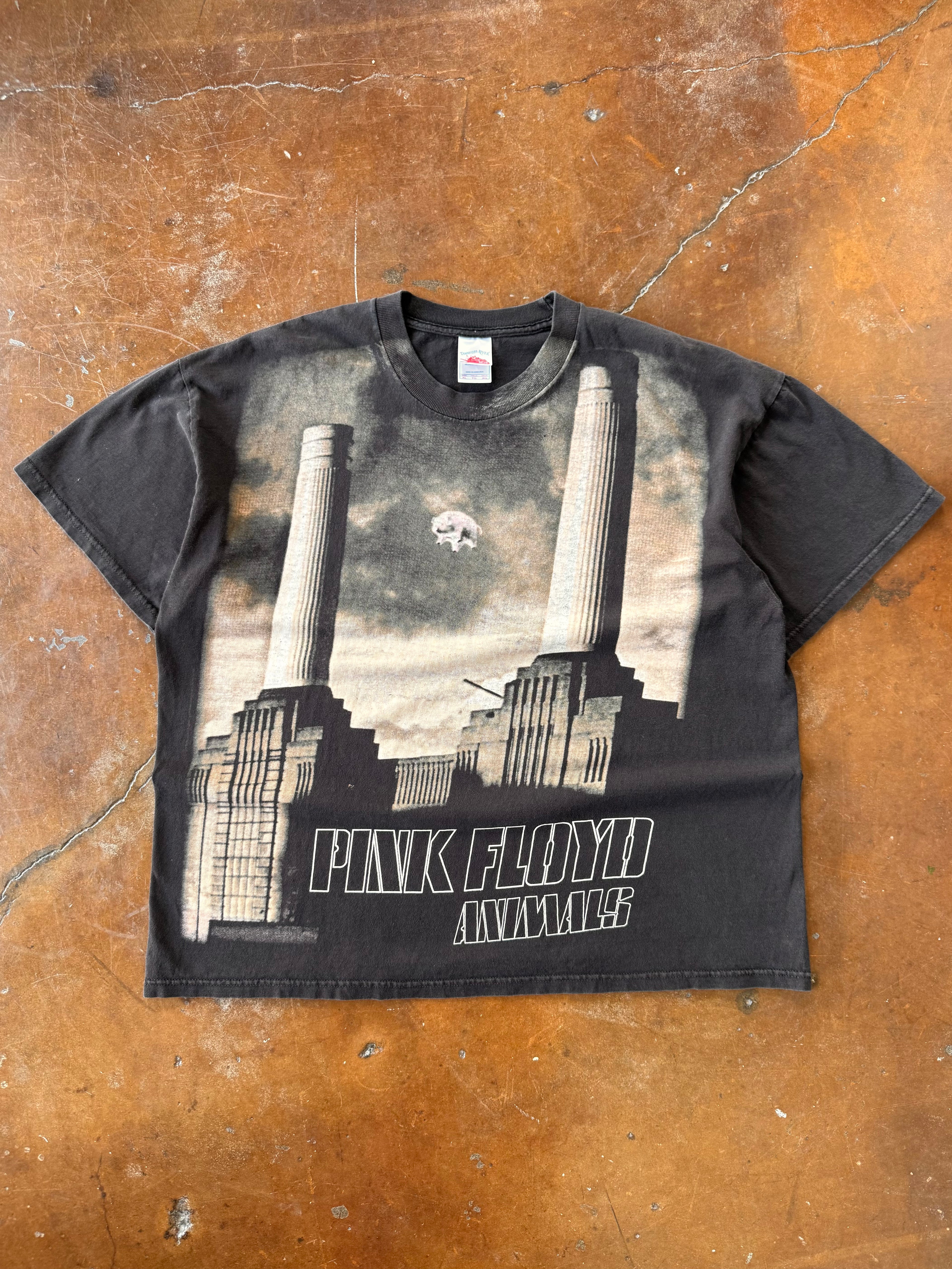 2000s Pink Floyd "animals" band shirt (XL)