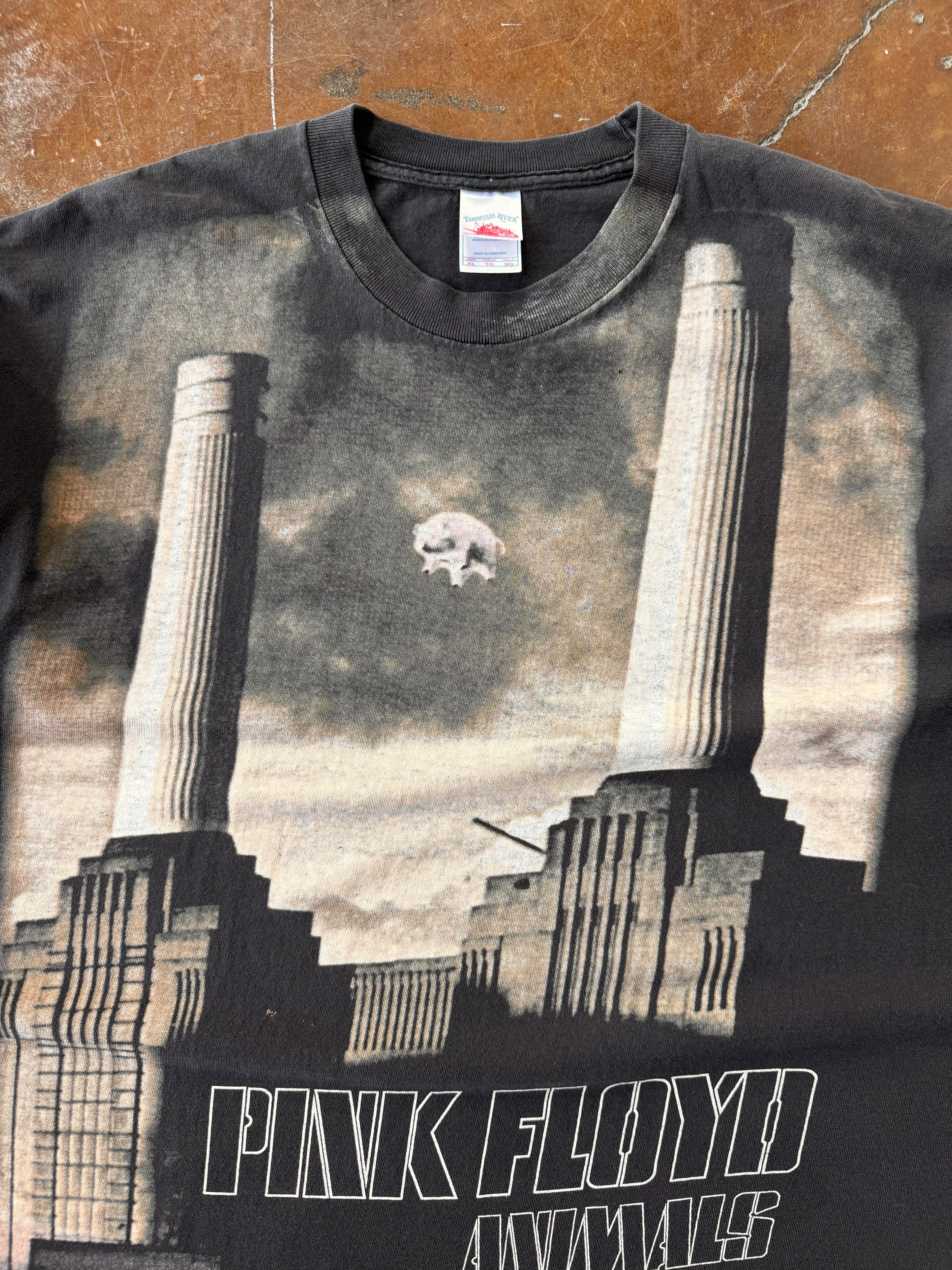 2000s Pink Floyd "animals" band shirt (XL)