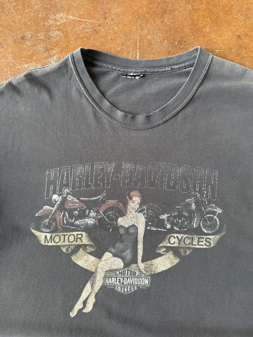 2000s Harley Davidson "pin-up girl" biker shirt (XL)