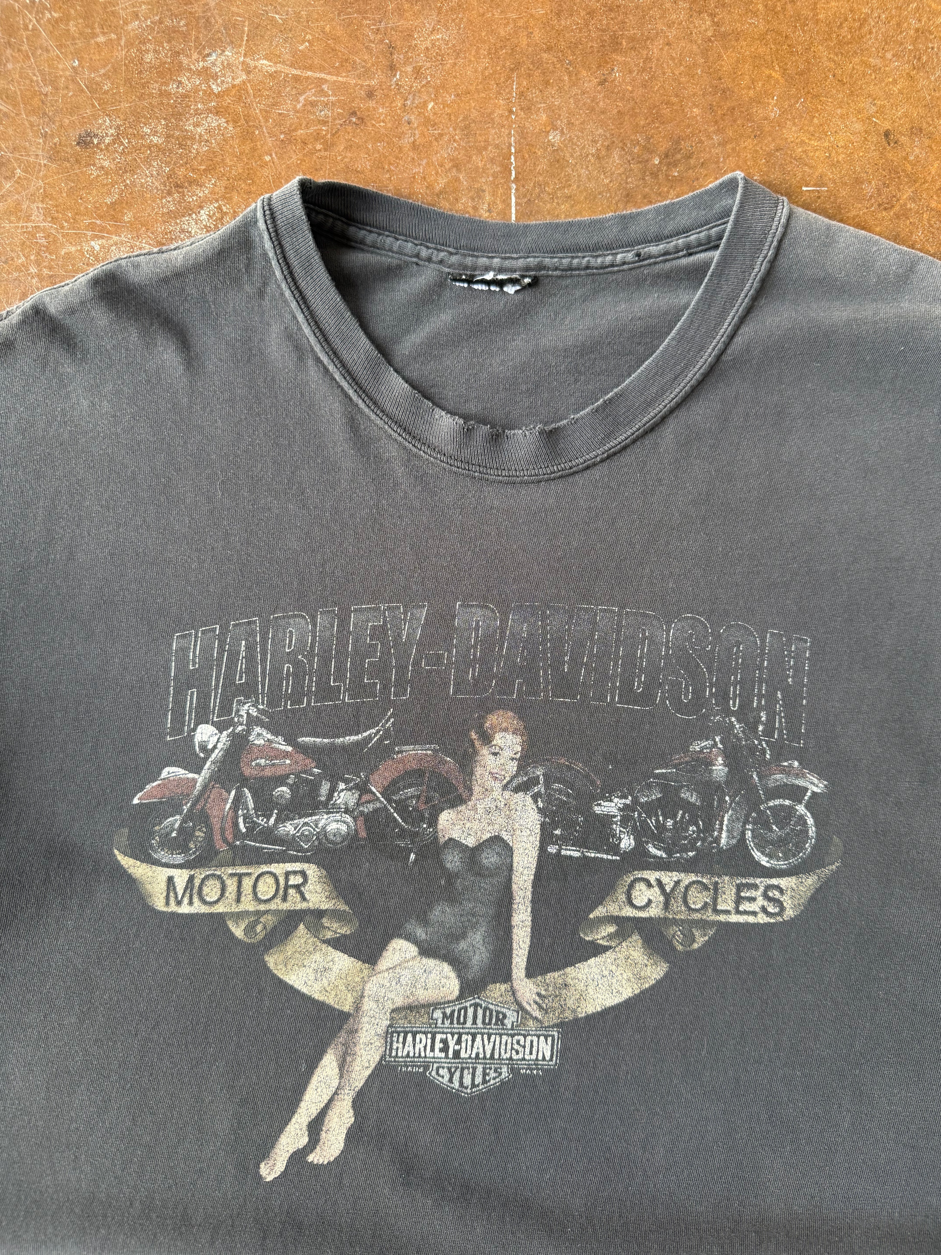 2000s Harley Davidson "pin-up girl" biker shirt (XL)