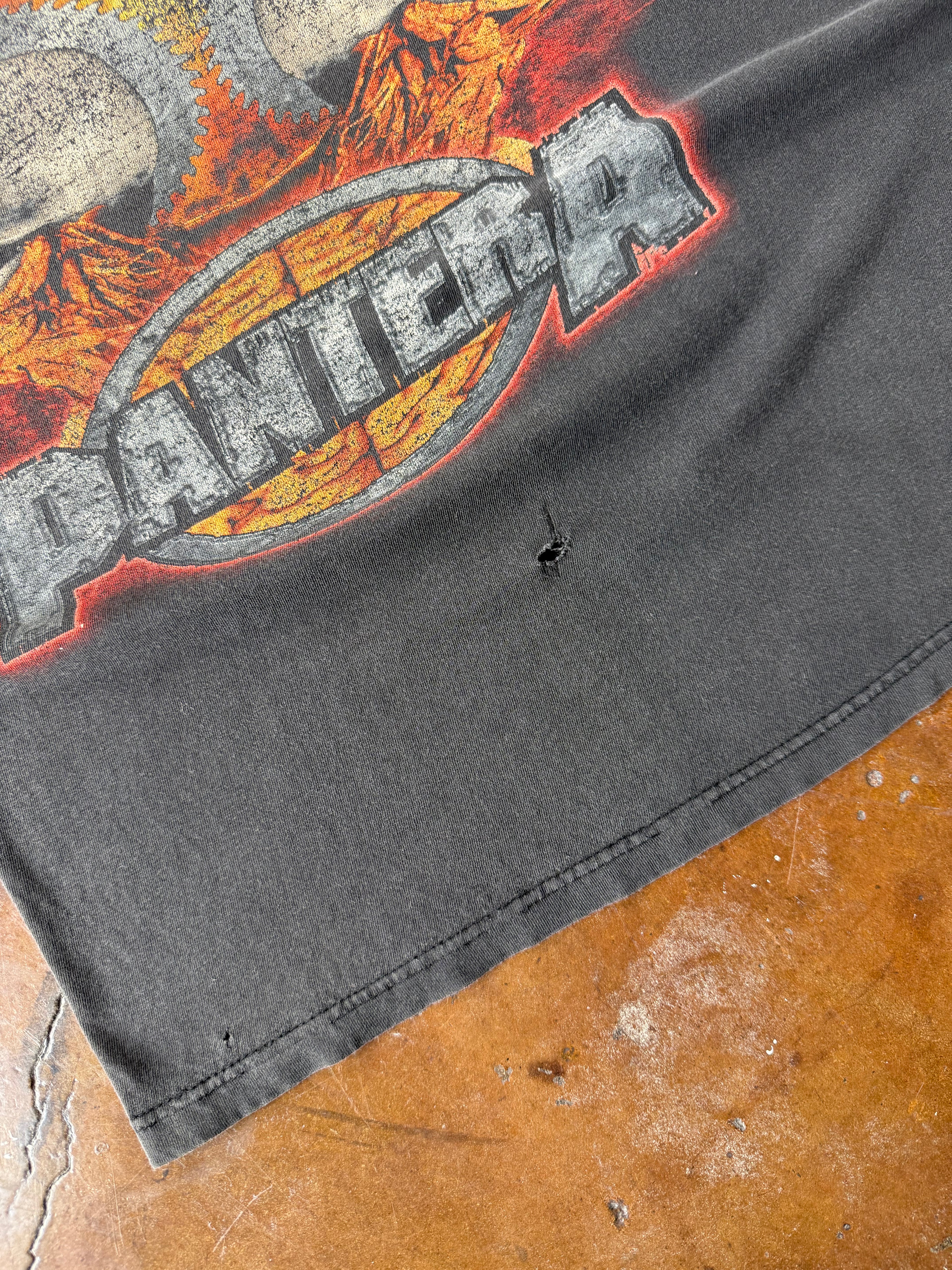 2000 Pantera "cowboys from hell" band shirt (LARGE)