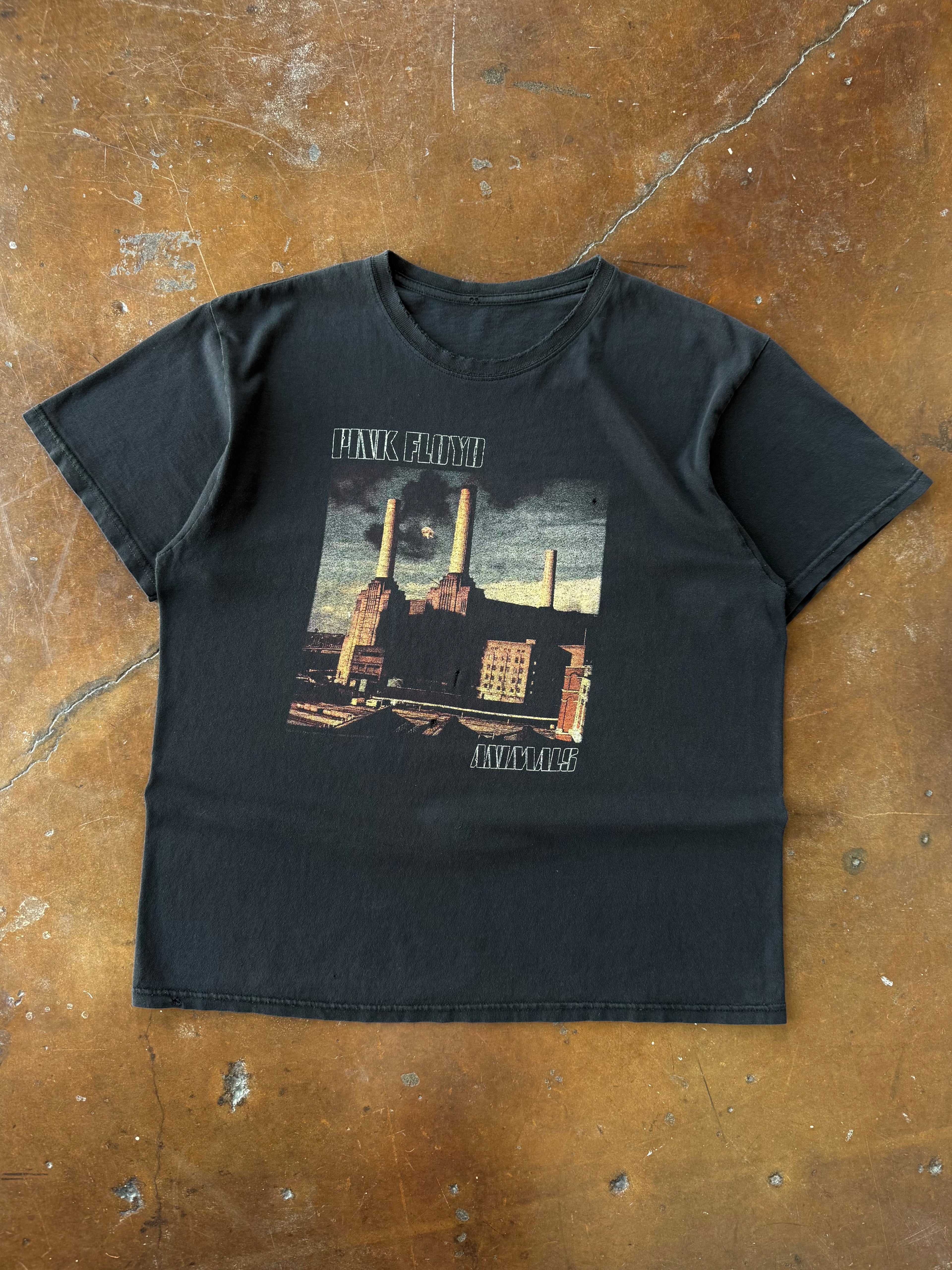 2000s Pink Floyd "animals" band shirt (LARGE)