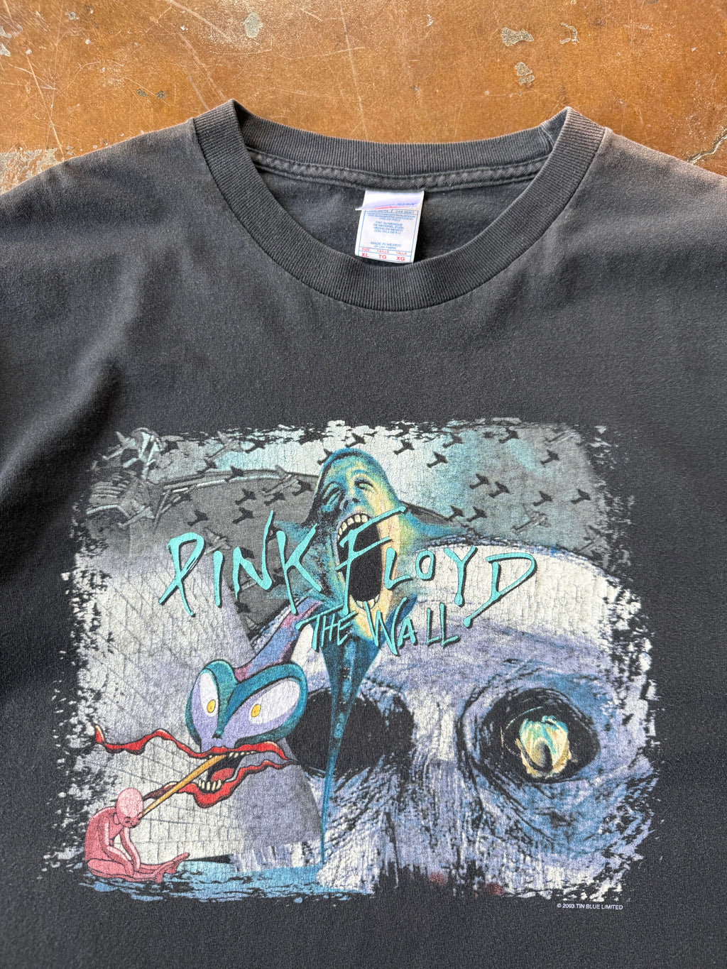 2003 Pink Floyd "the wall" band shirt (XL)